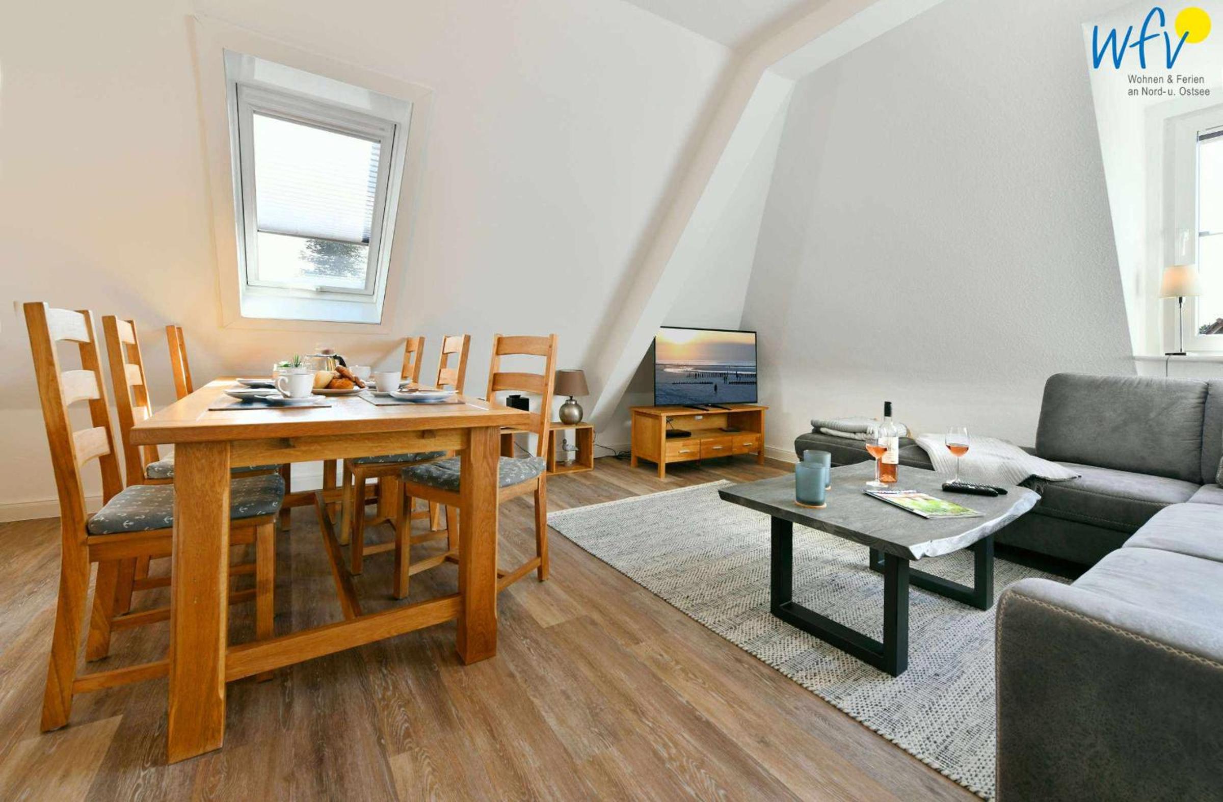 Apartment with Balcony photo 3