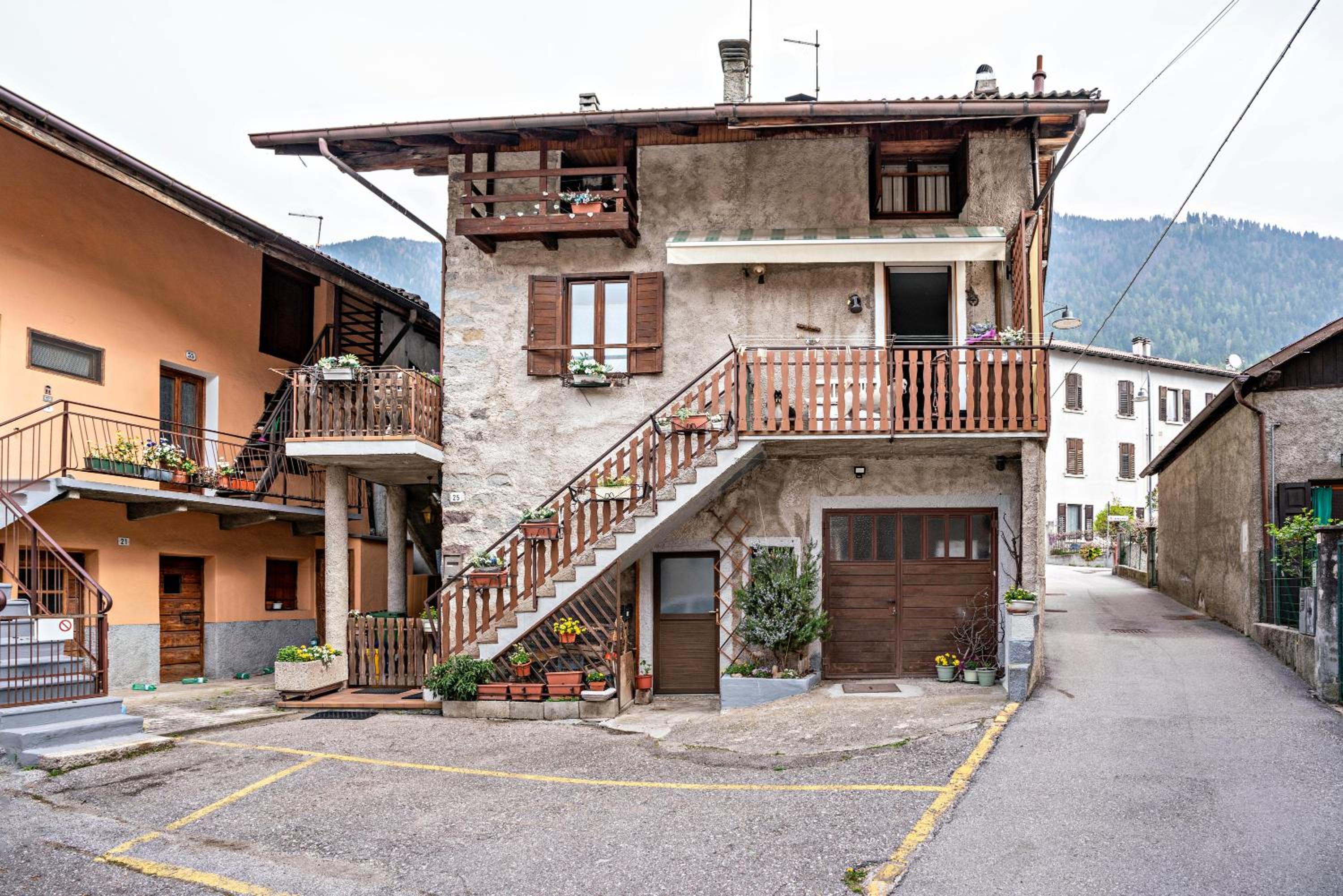 Two-Bedroom Apartment with Mountain View photo 2