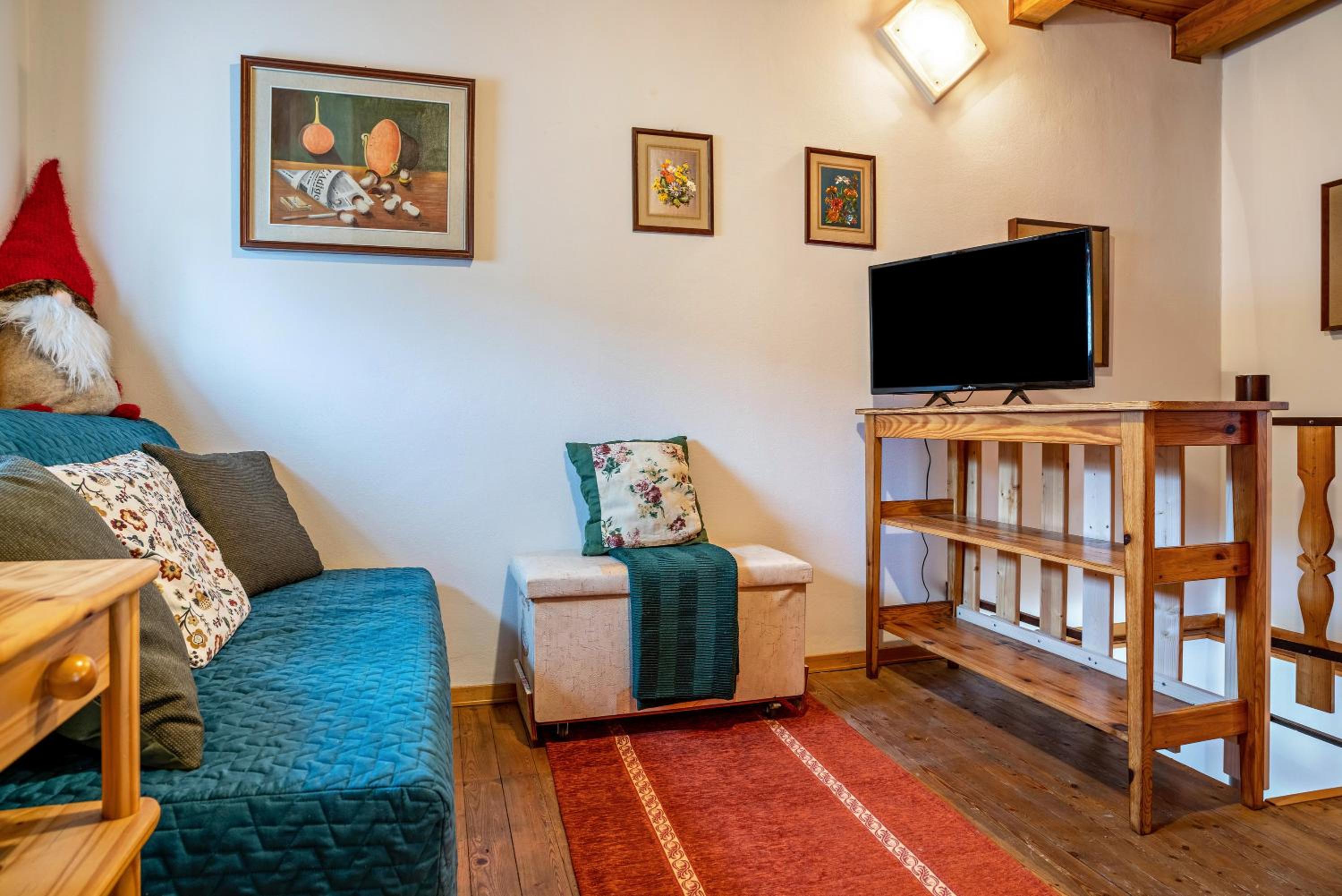 Two-Bedroom Apartment with Mountain View photo 1