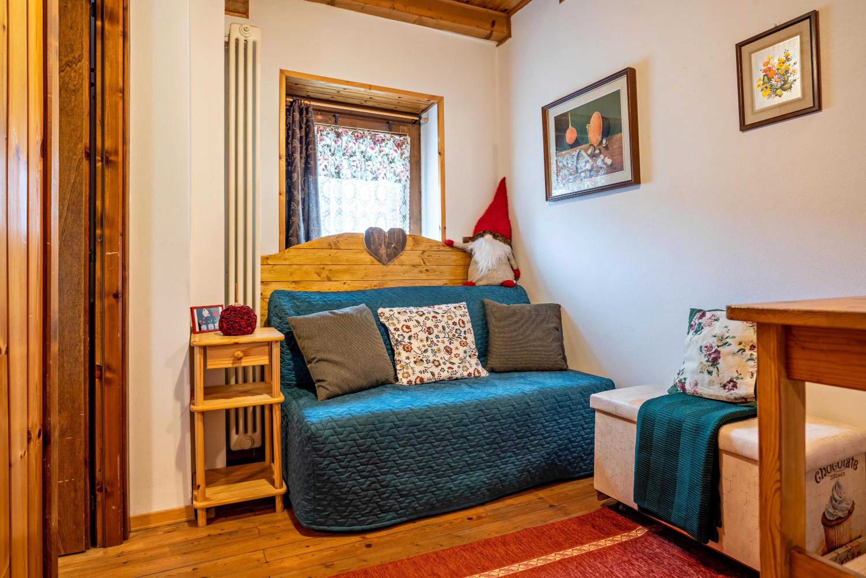 Two-Bedroom Apartment with Mountain View photo 3
