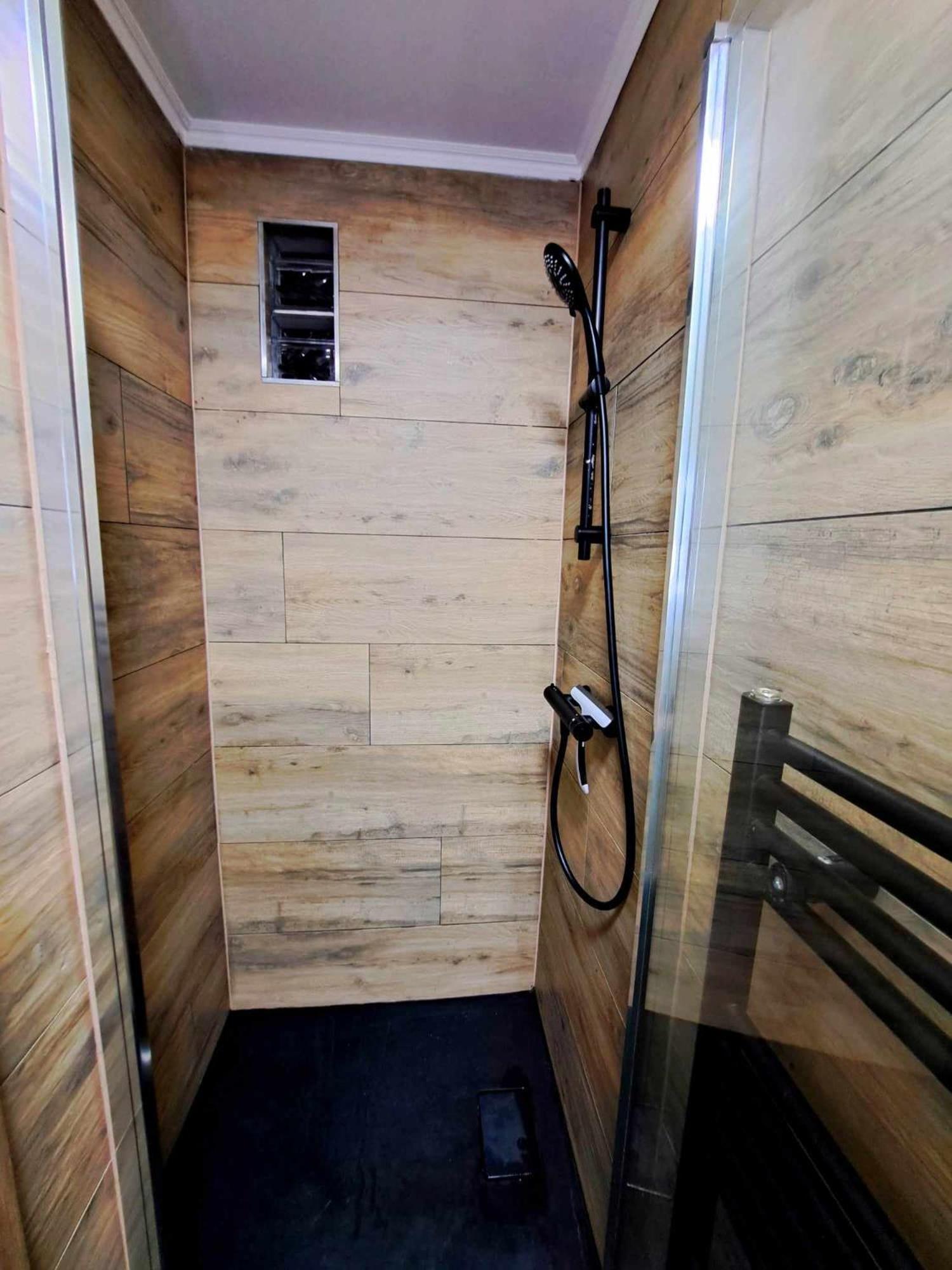 Twin Room with Shared Bathroom photo 2