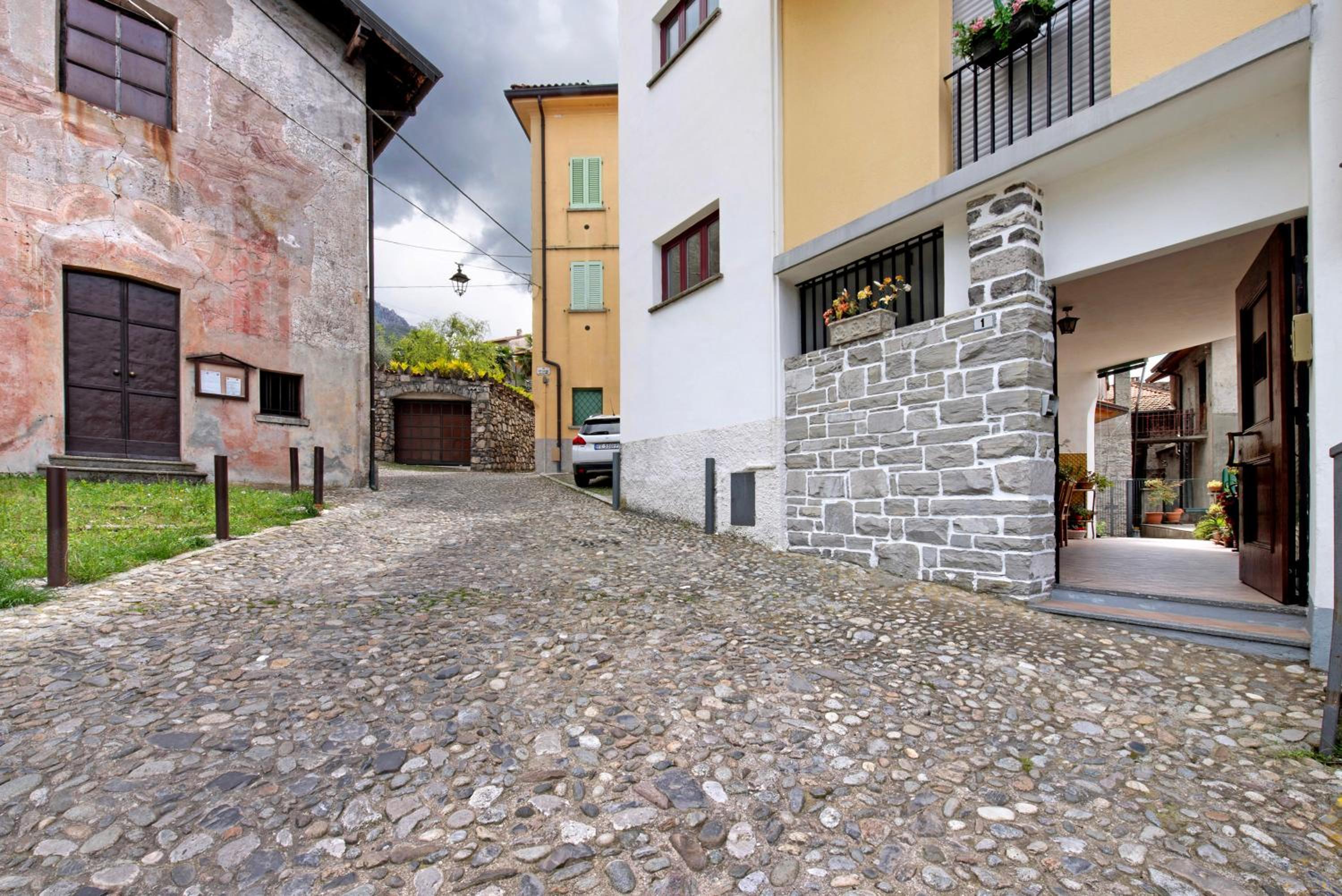 Two-Bedroom Deluxe Apartment with Garden View photo 3