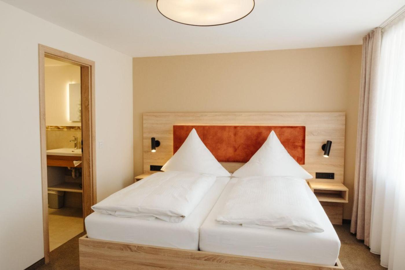 Economy Double Room photo 3