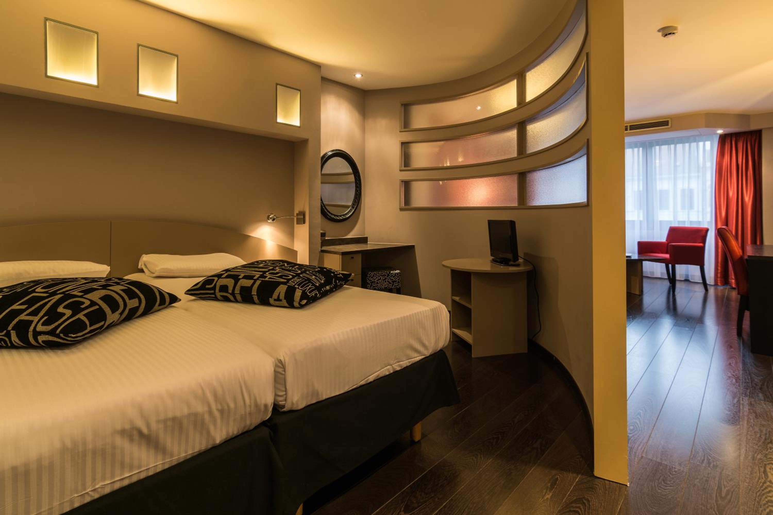 Deluxe Suite - Photo 3