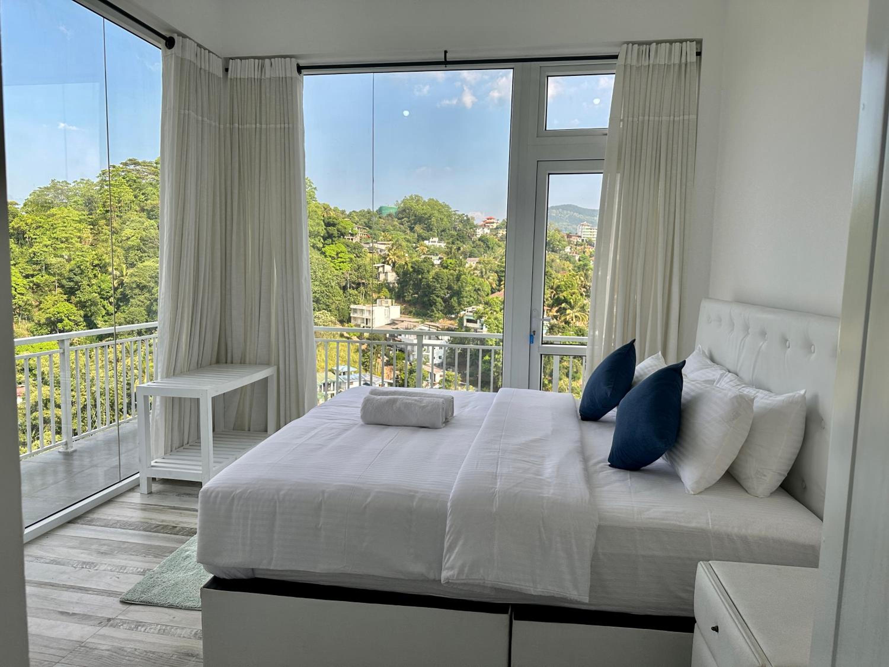 Deluxe Double Room with Balcony photo 1