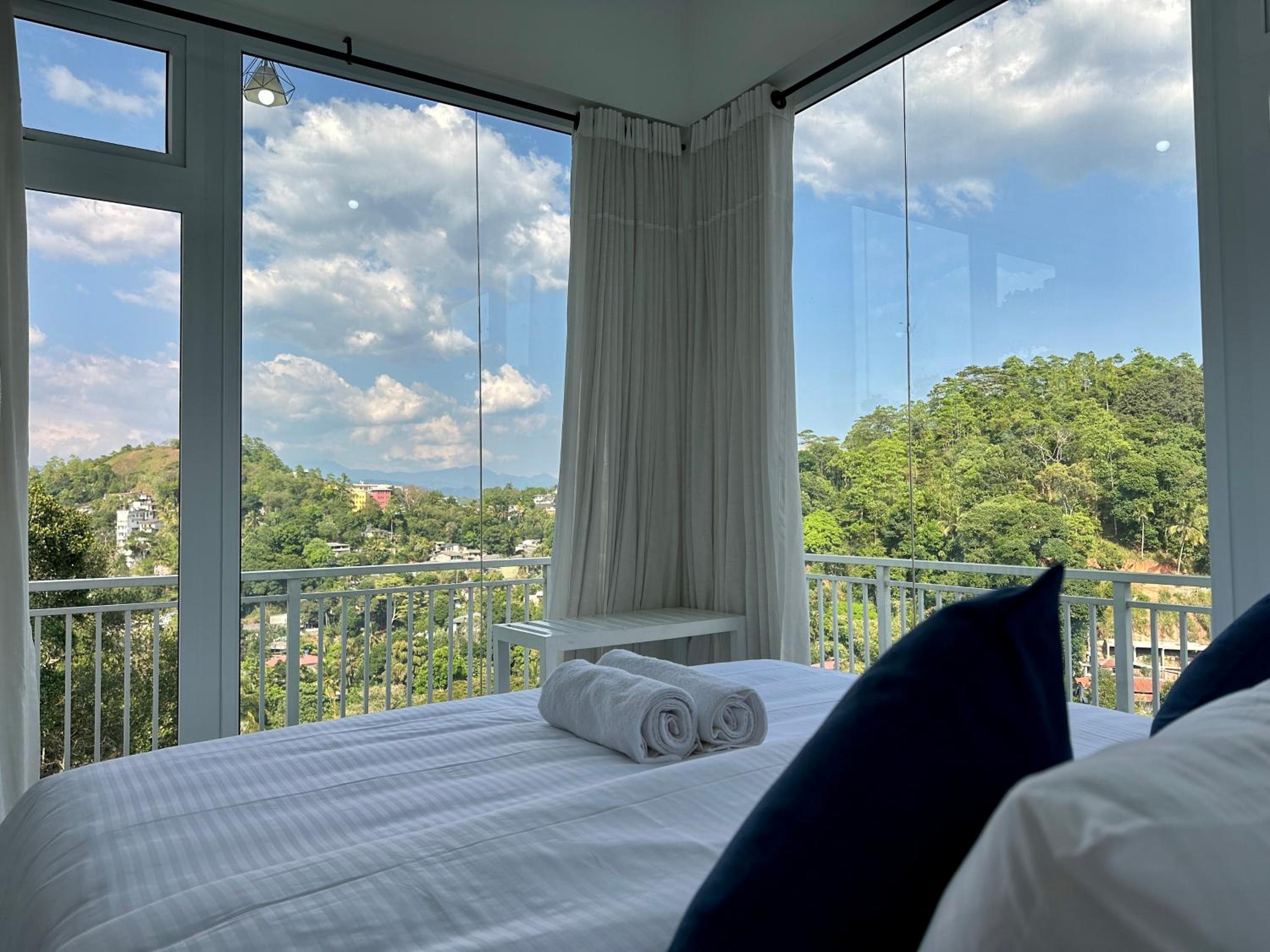 Deluxe Double Room with Balcony photo 2