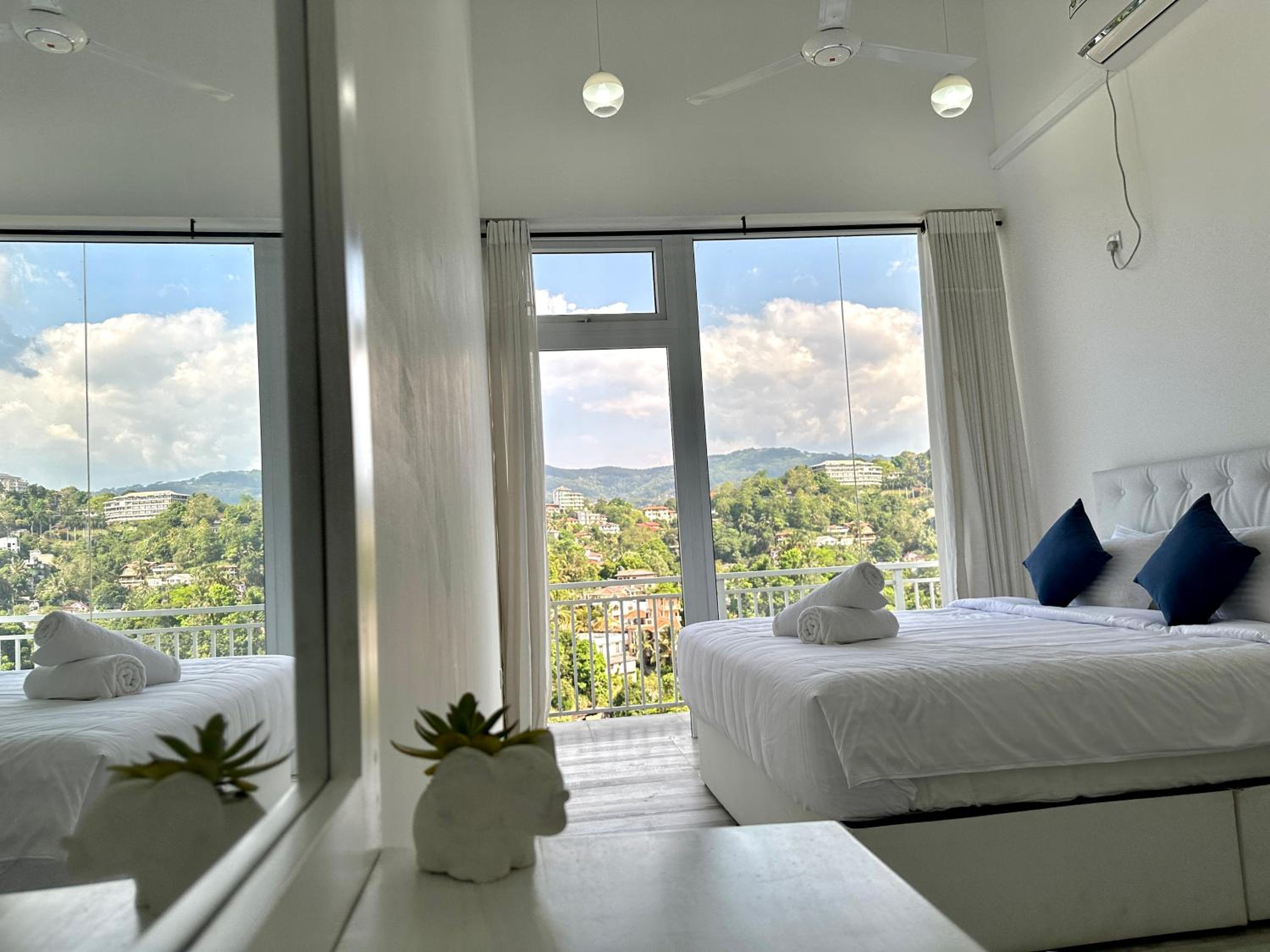 King Room with Balcony photo 3