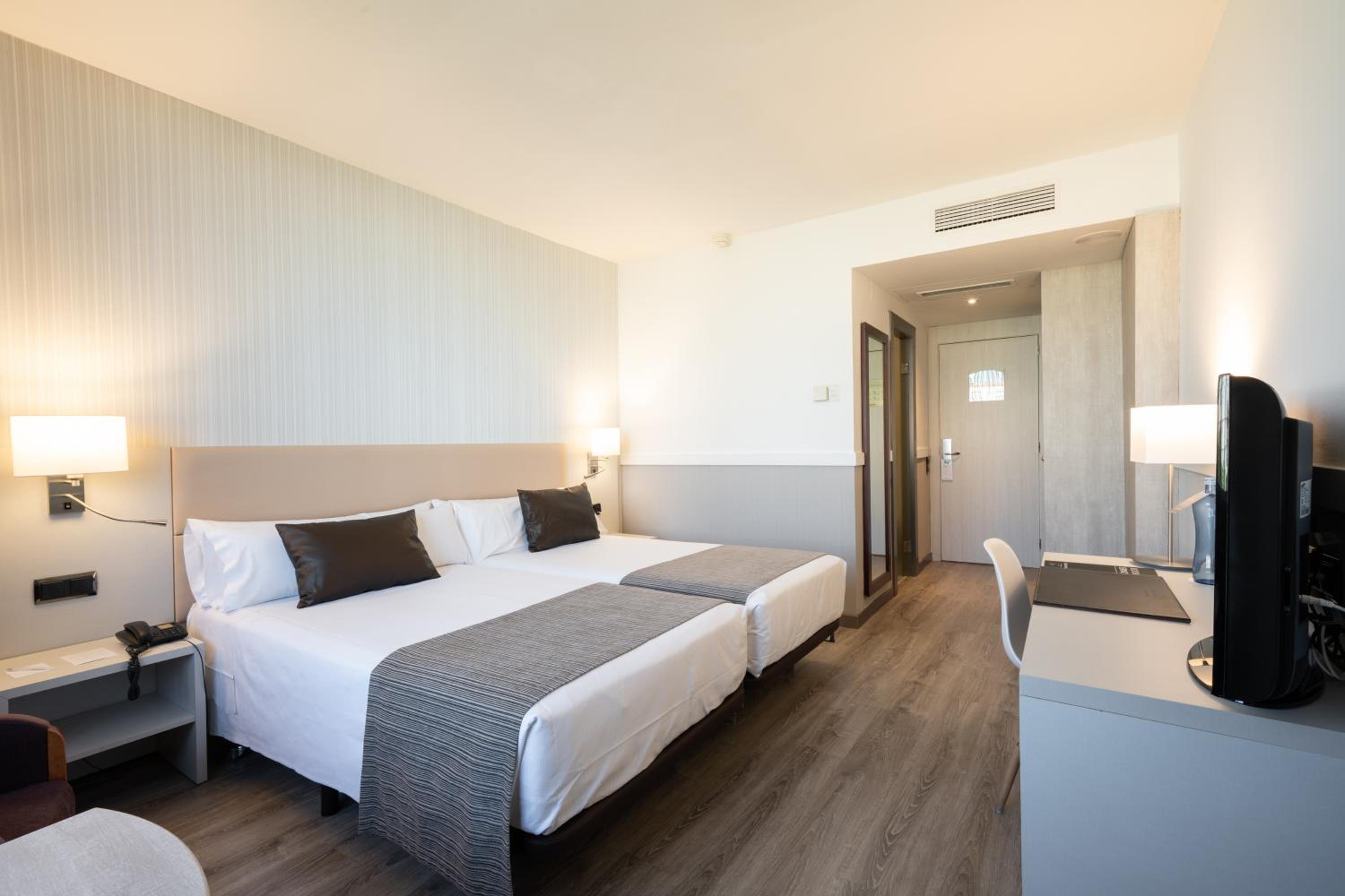 Double or Twin Room - Photo 2