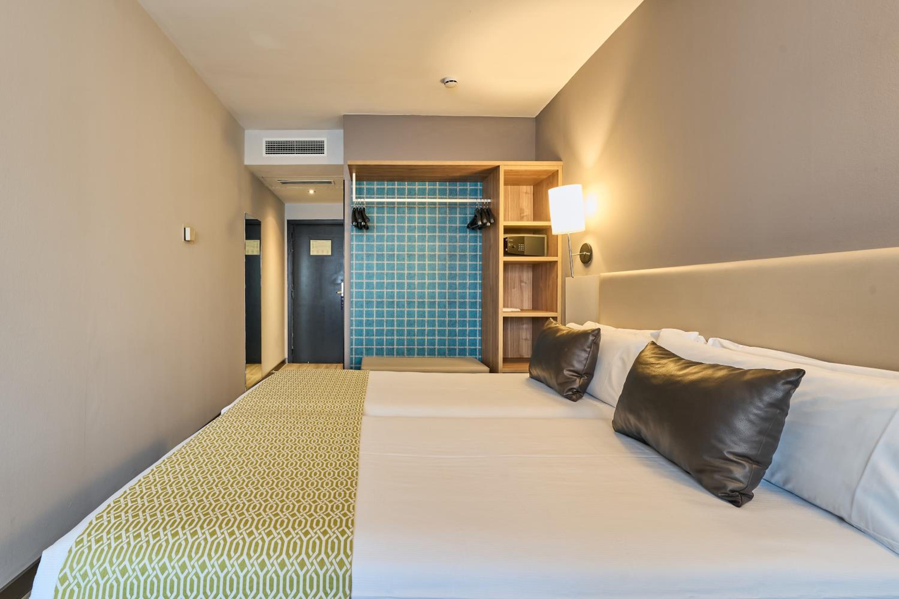 Double or Twin Room - Photo 4