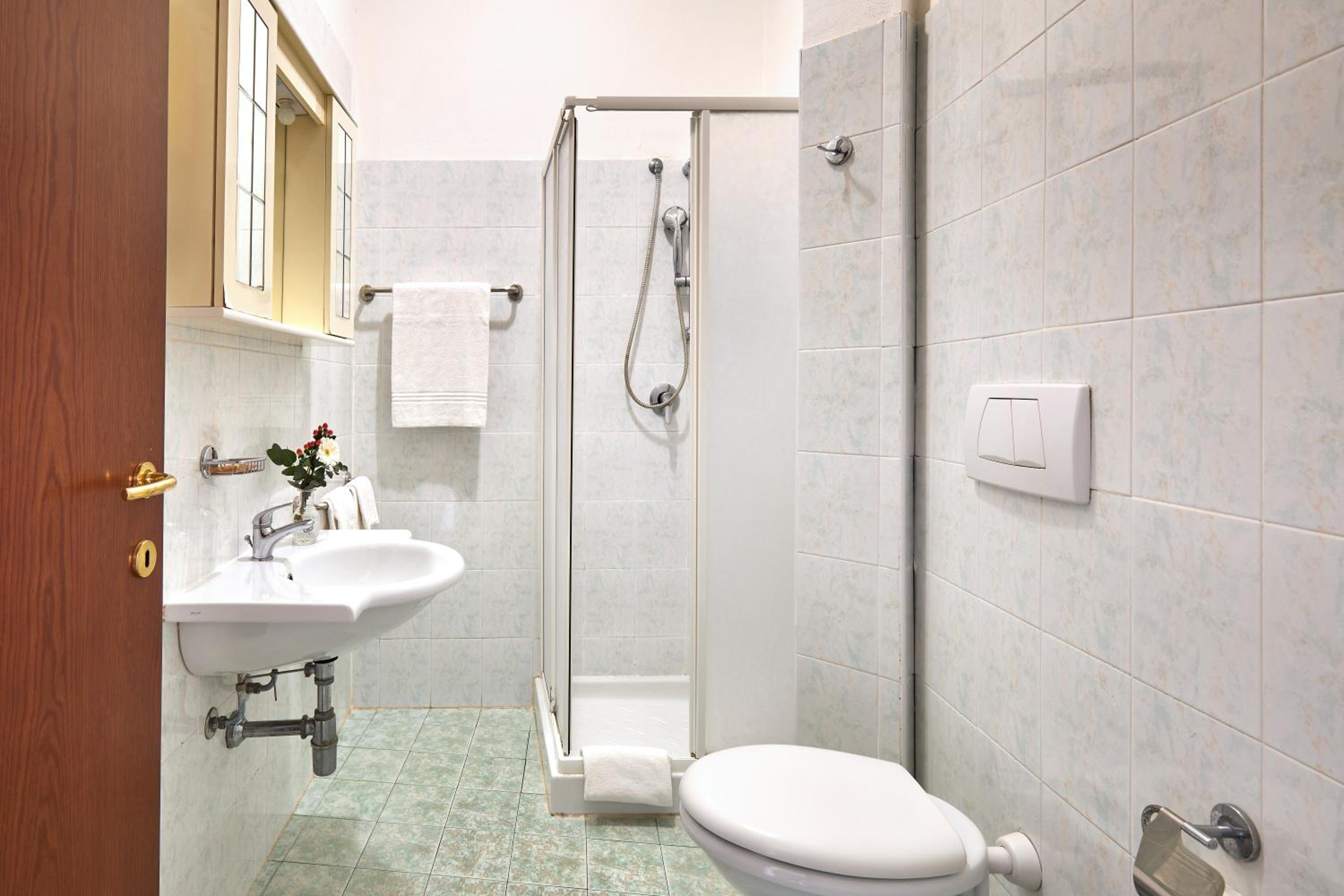 Double or Twin Room - Photo 5