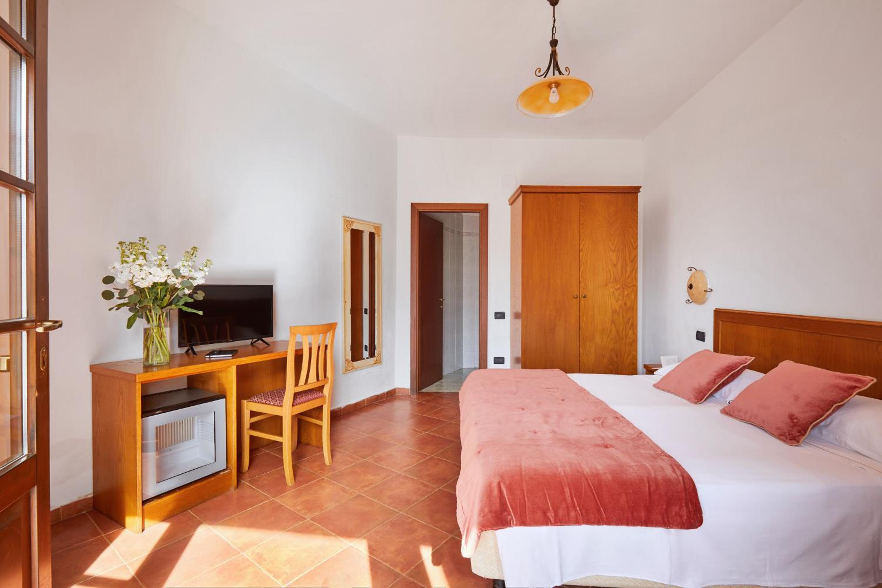 Double or Twin Room - Photo 3