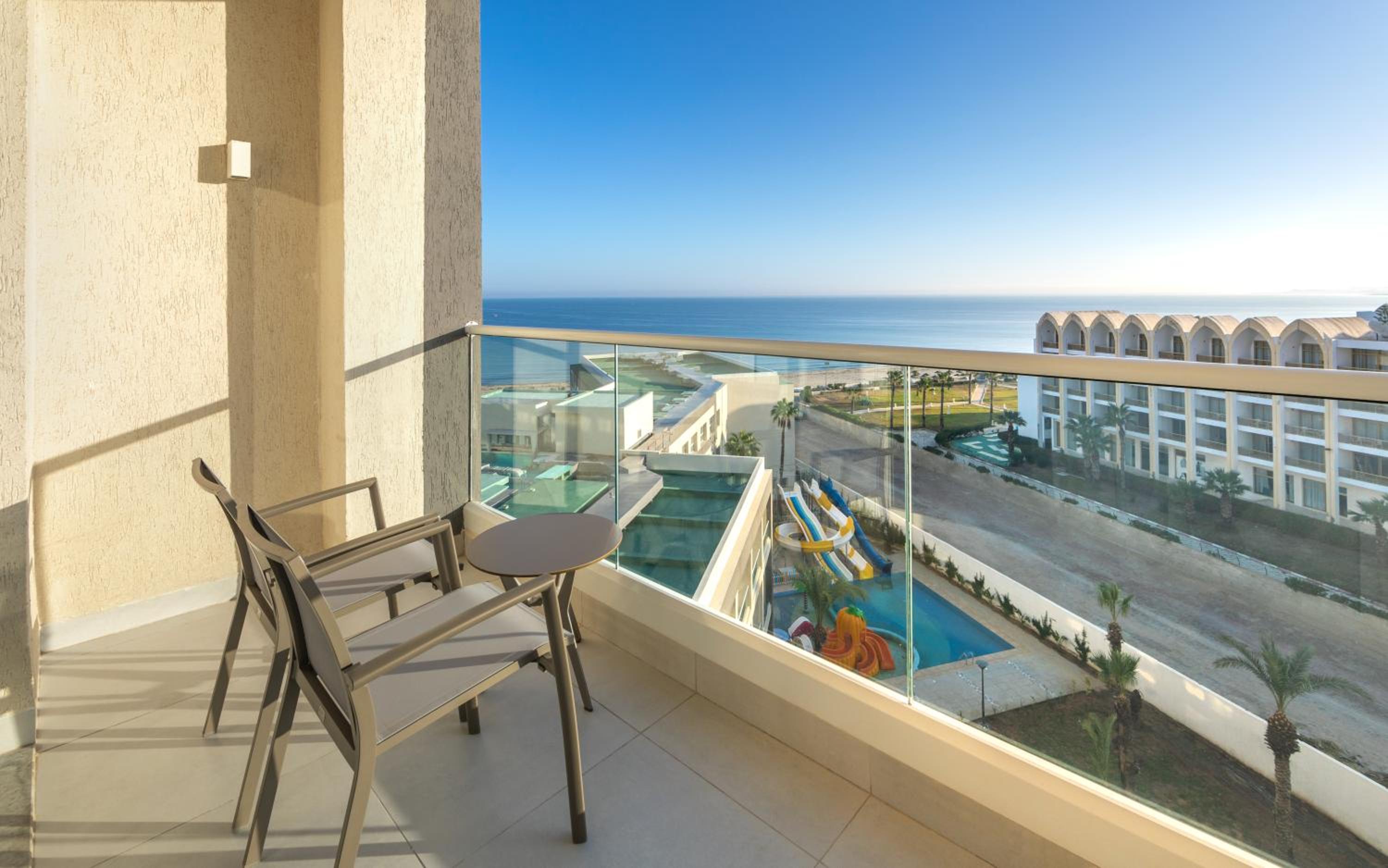 Deluxe Double Room with Two Double Beds - Partial Sea View - Photo 6