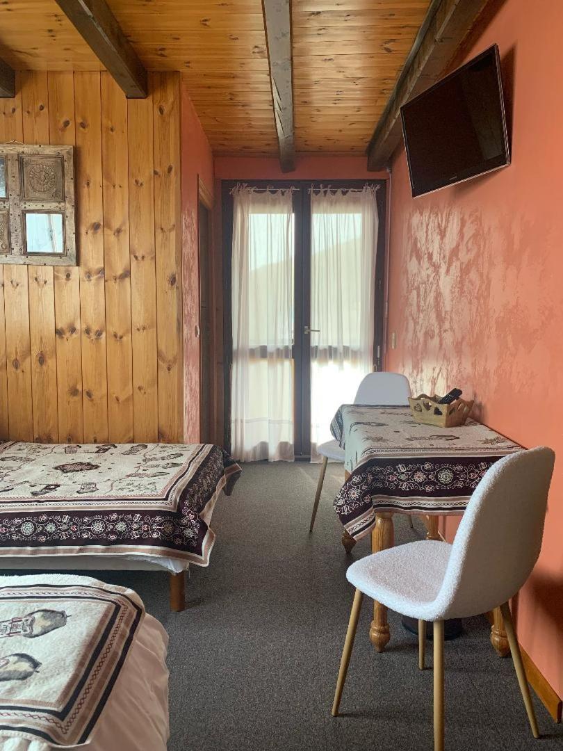 Standard Triple Room - Les Catrems photo 2