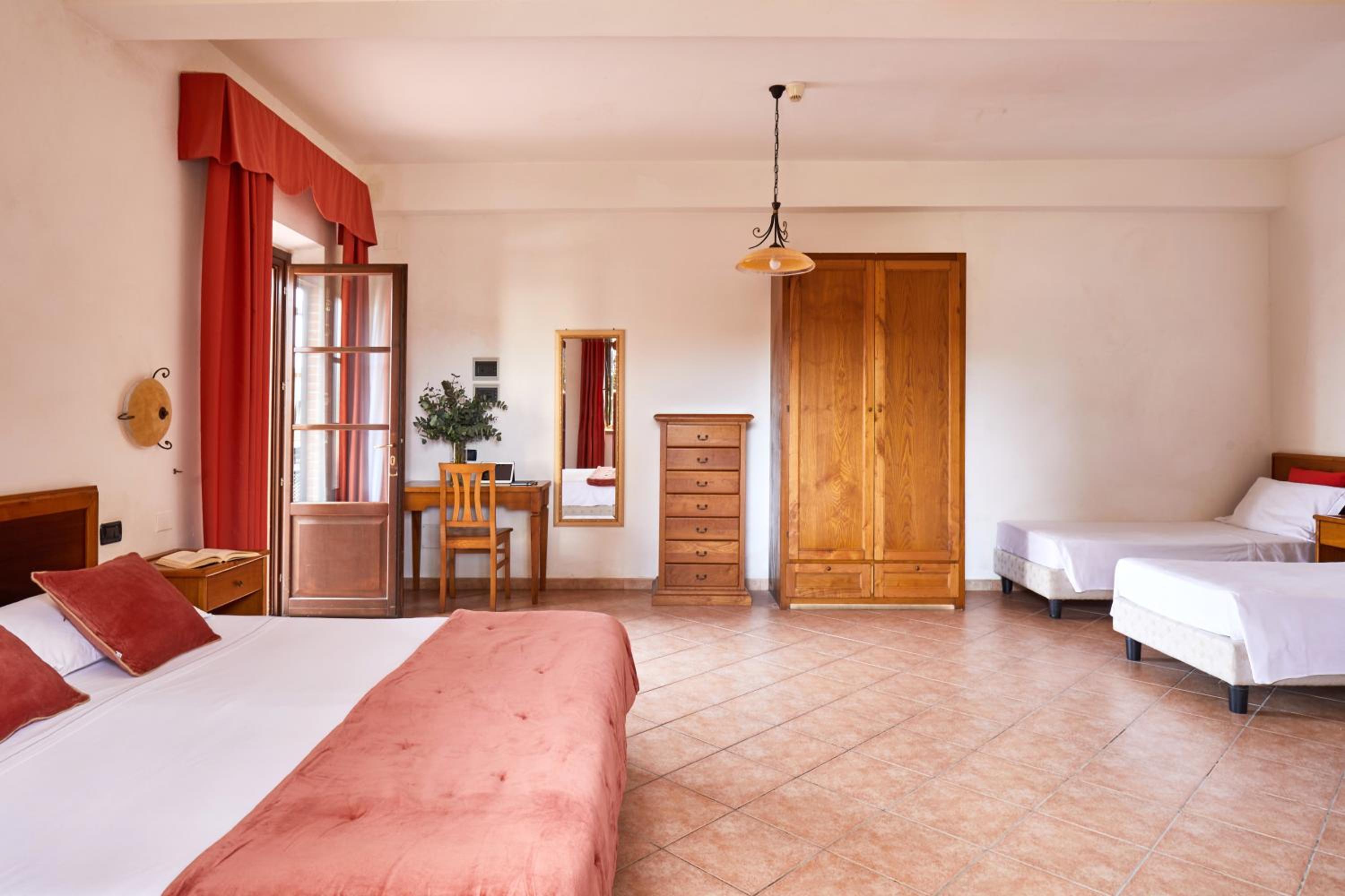 Superior Quadruple Room - Photo 2
