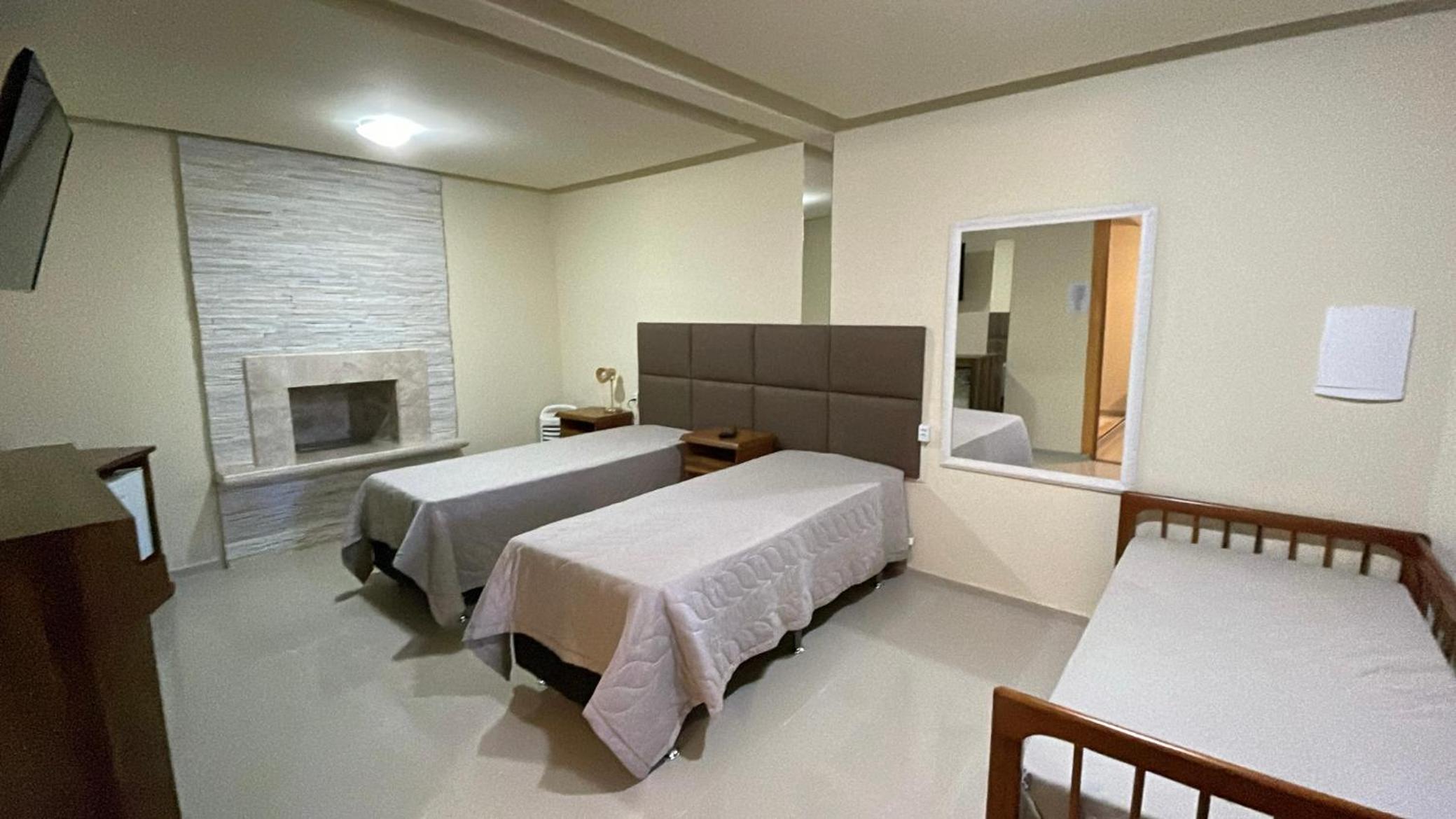 Quadruple Room - Photo 13