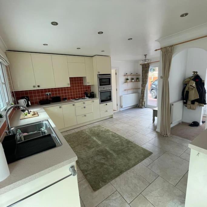 Three-Bedroom House photo 2