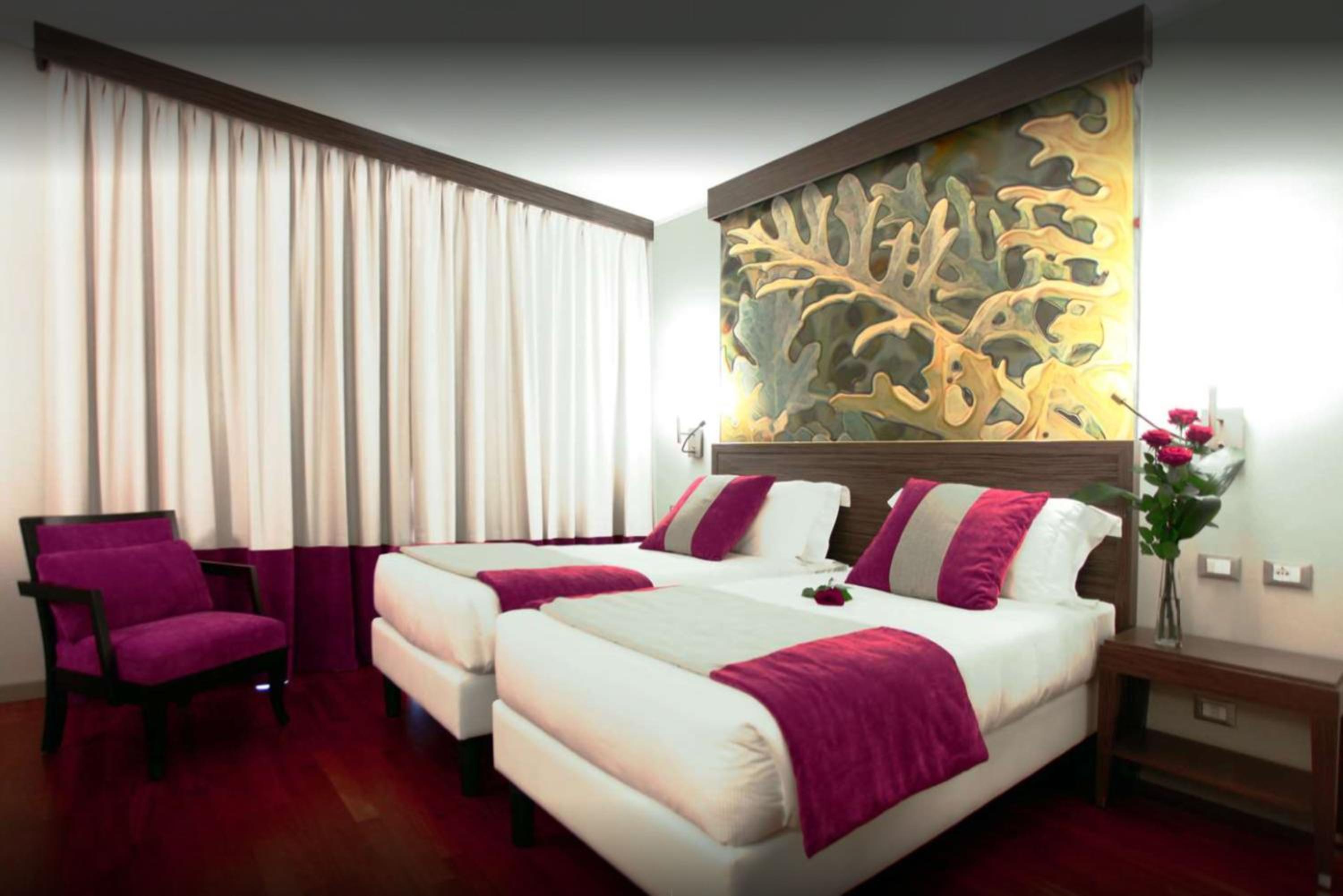 Twin Room with Shower thumbnail 5