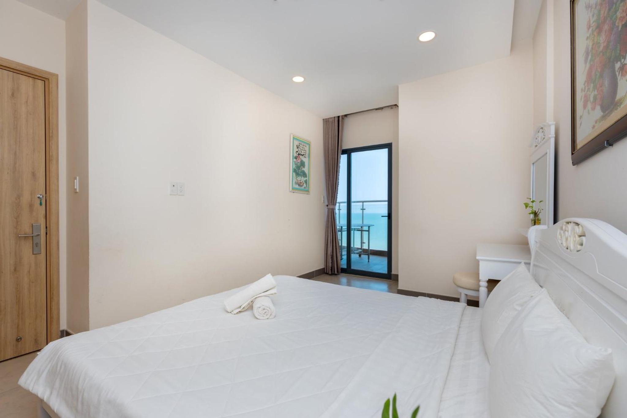 Apartment with Sea View - Photo 18