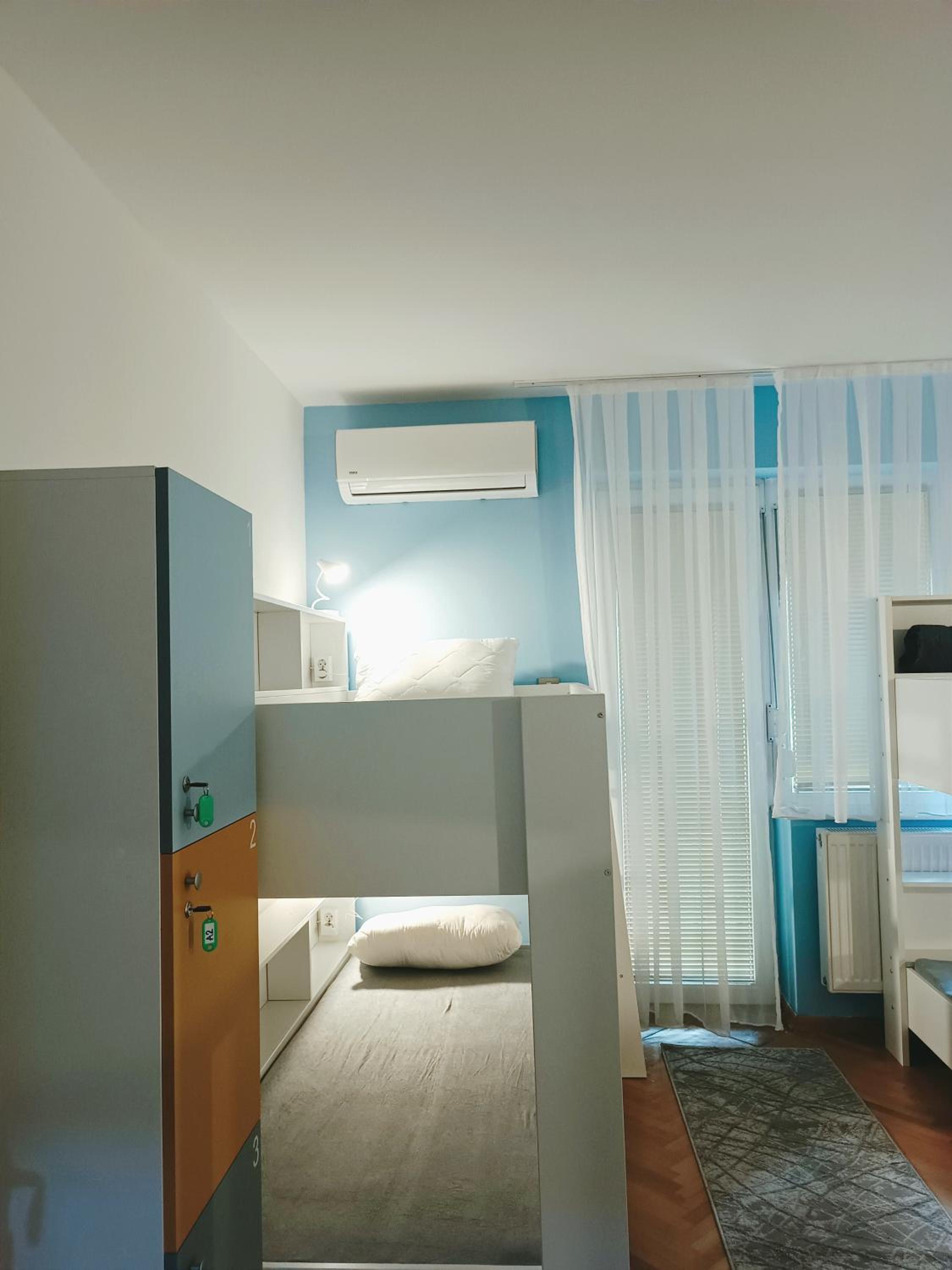 Bed in 6-Bed Mixed Dormitory Room photo 3
