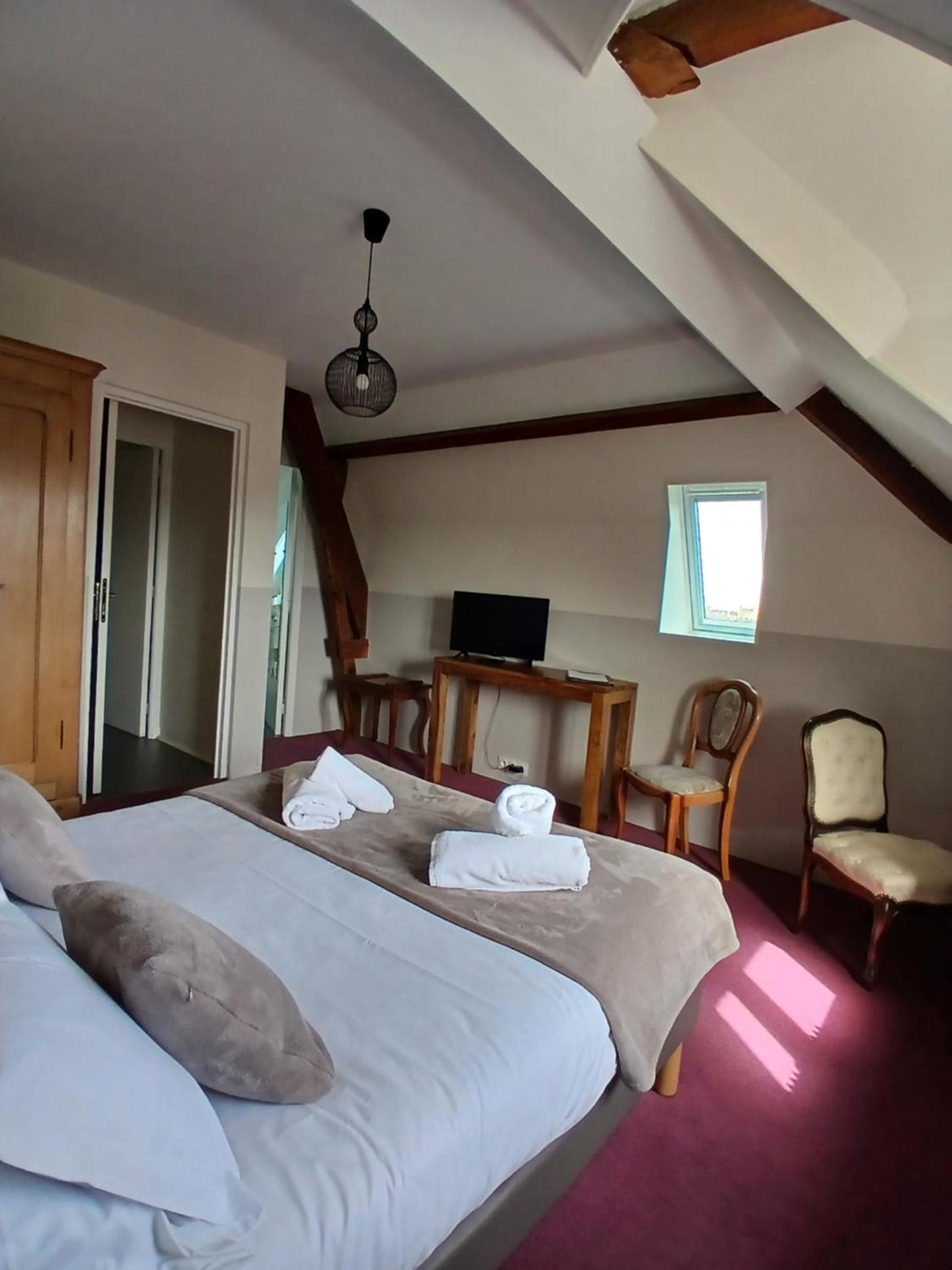 Superior Double Room with Bath and Shower photo 2