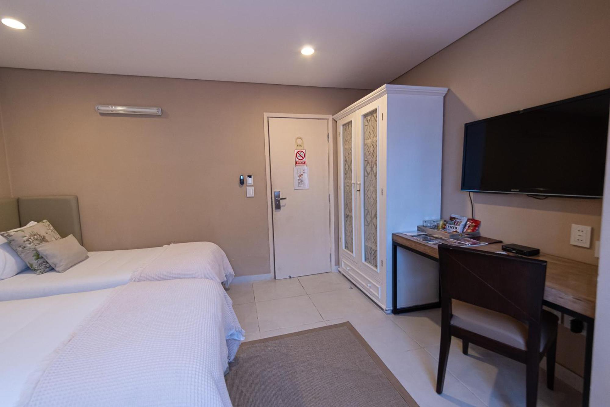Standard Queen Room photo 3