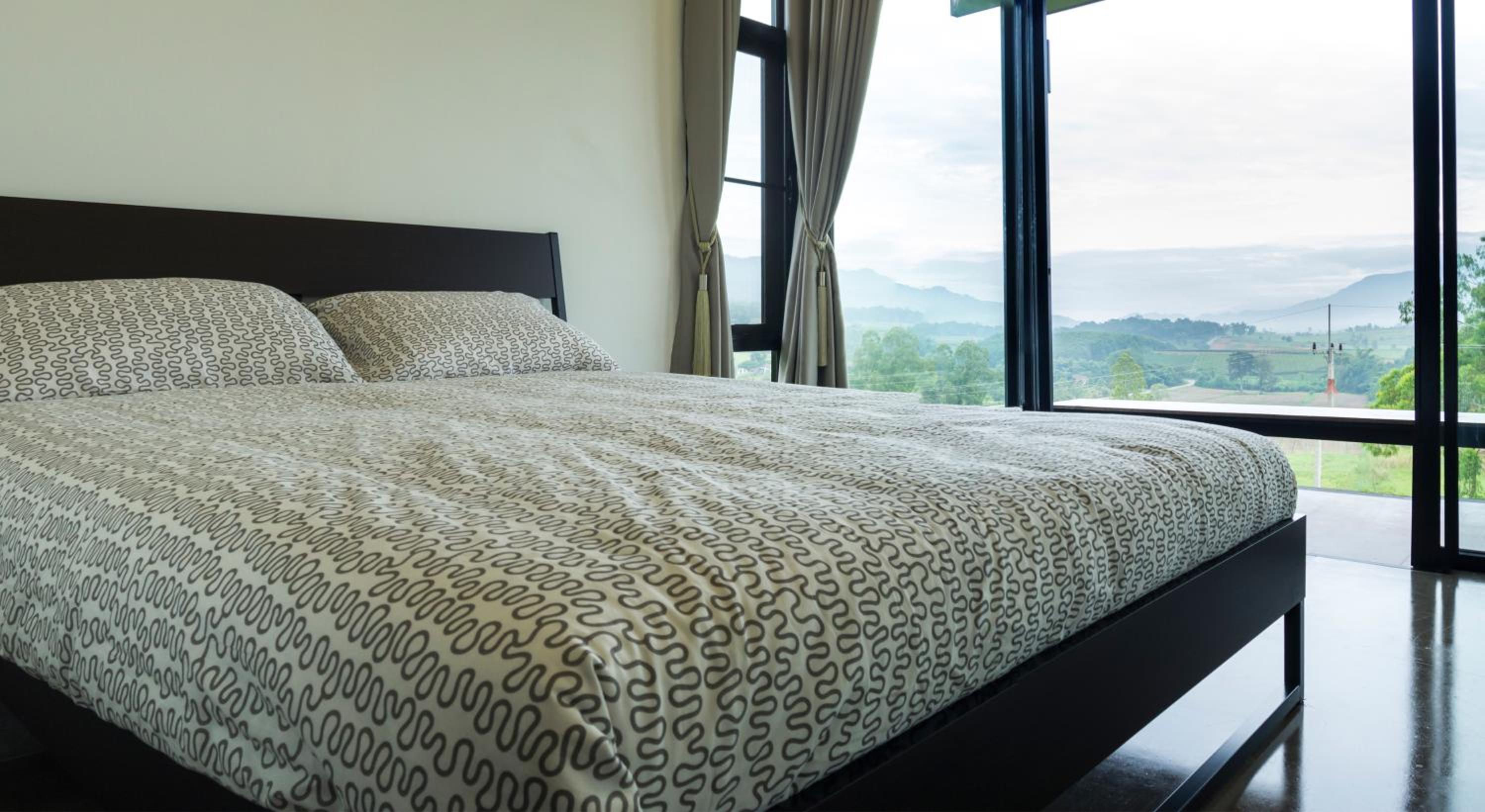 Standard Queen Room - Photo 8