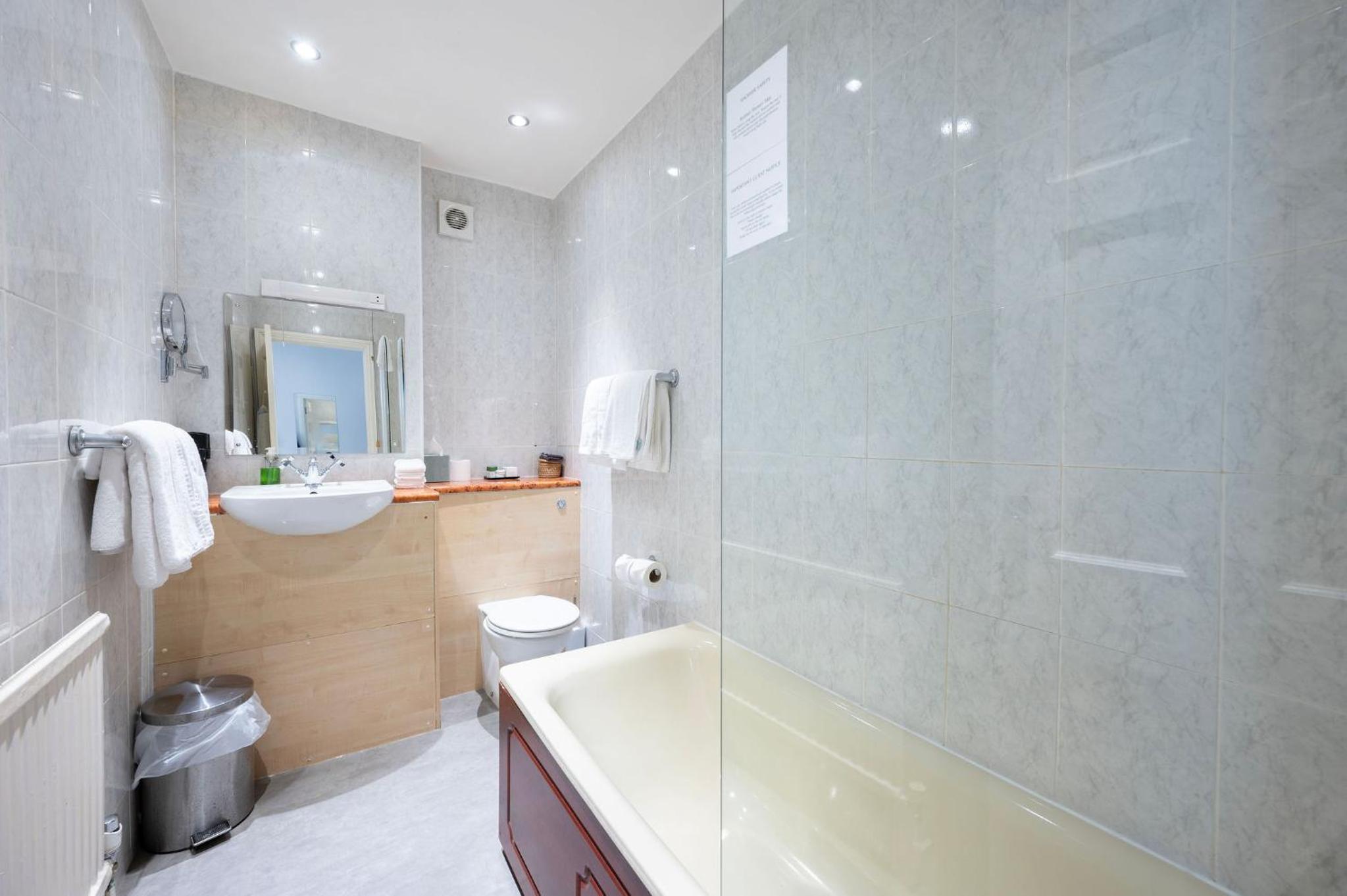 Double or Twin Room - Lower Ground Floor - Photo 6