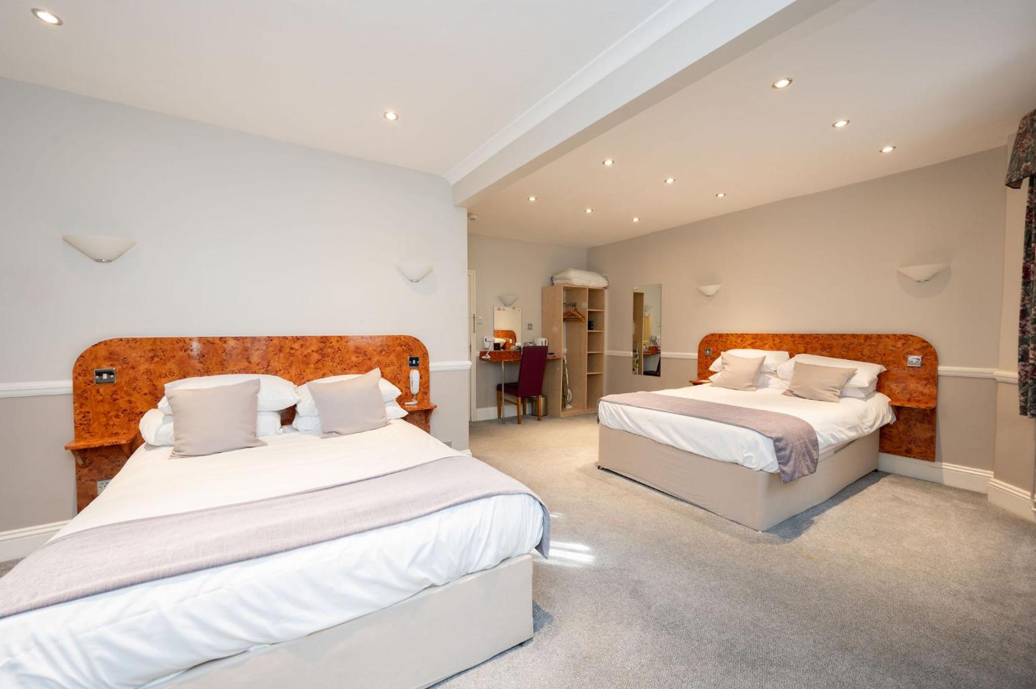 Double or Twin Room - Lower Ground Floor - Photo 1