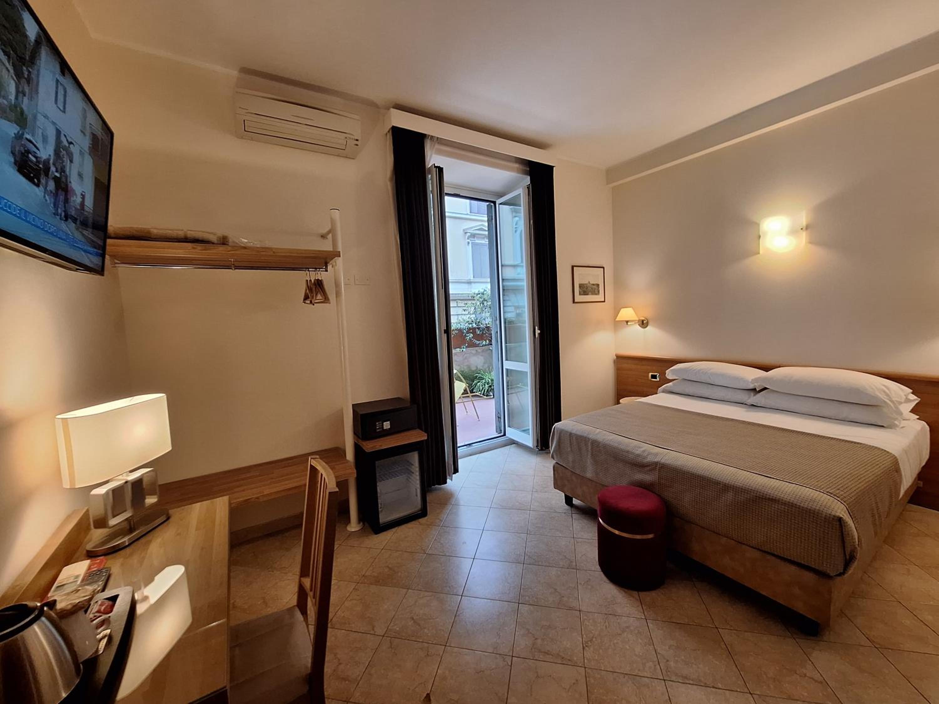 Double or Twin Room with Balcony photo 3