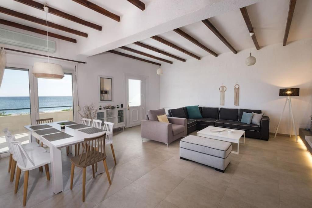 Three-Bedroom Villa photo 1