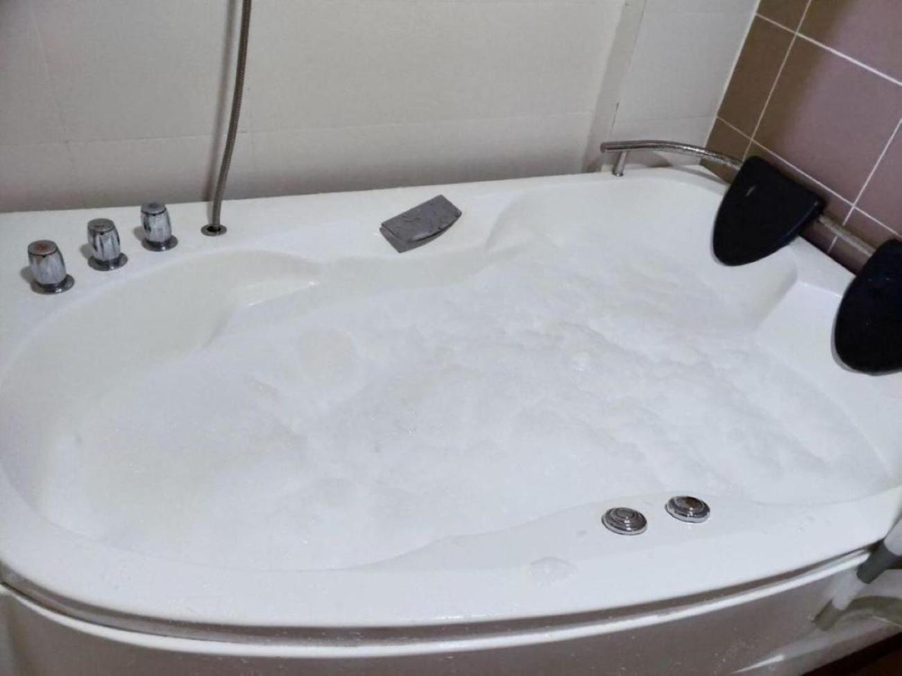 Deluxe Suite with Spa Bath photo 3