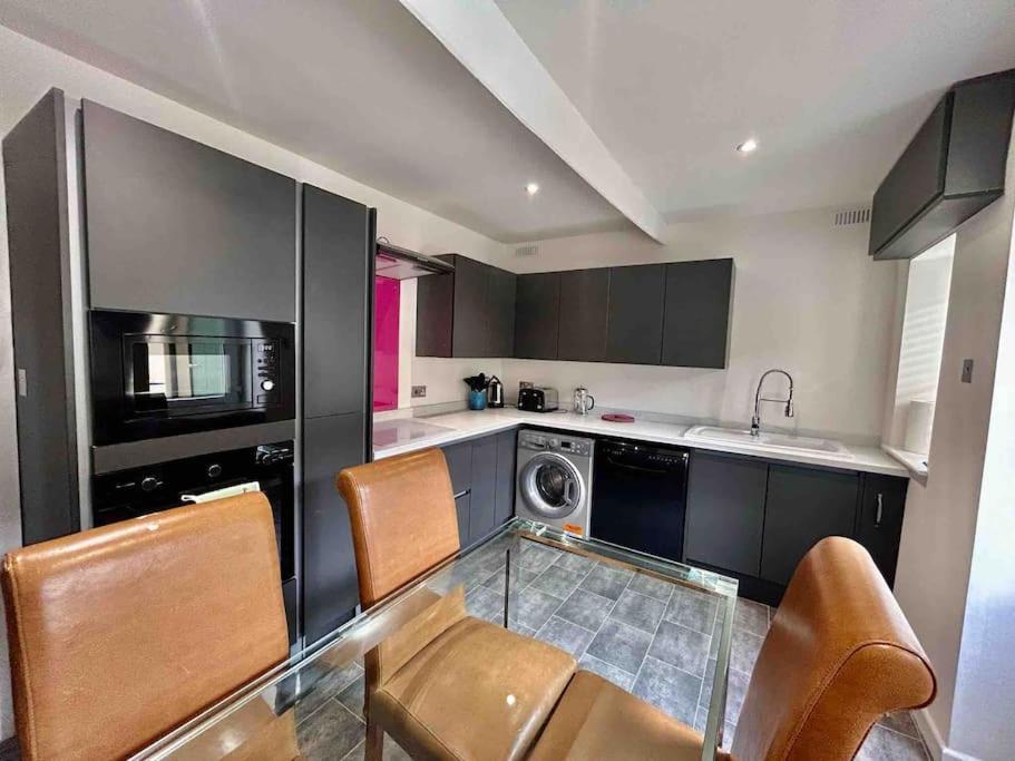 Three-Bedroom House photo 2