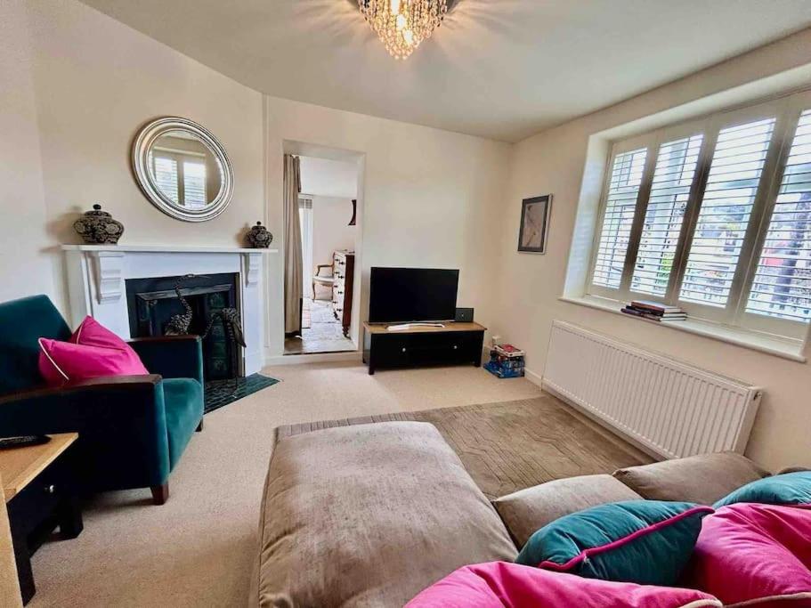 Three-Bedroom House photo 3
