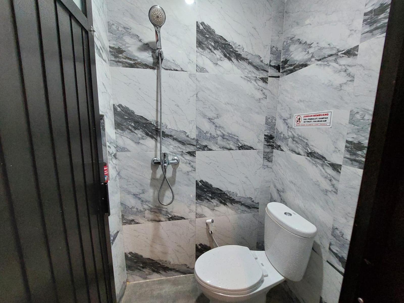 Deluxe Room (2 Adults + 1 Child) photo 3