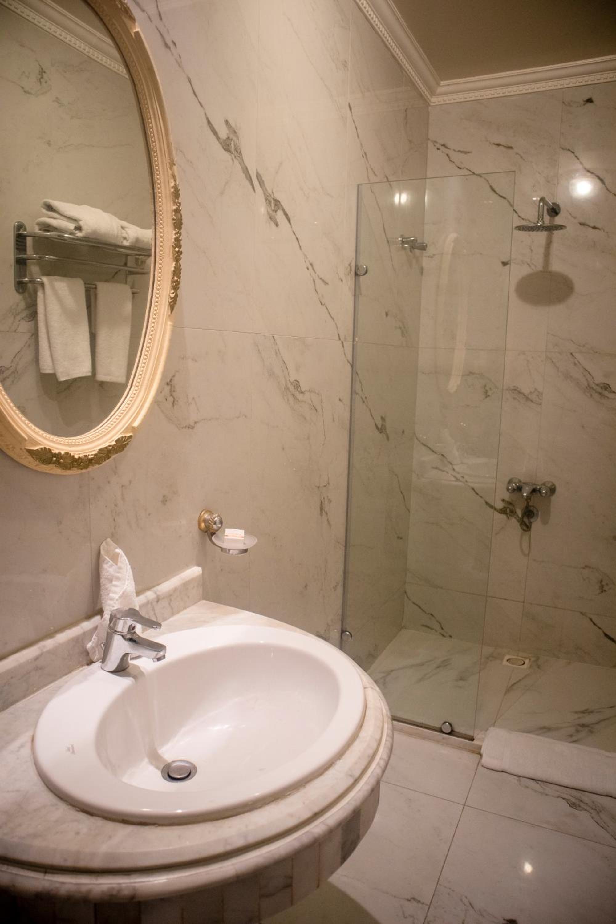 Standard Single Room - Photo 9