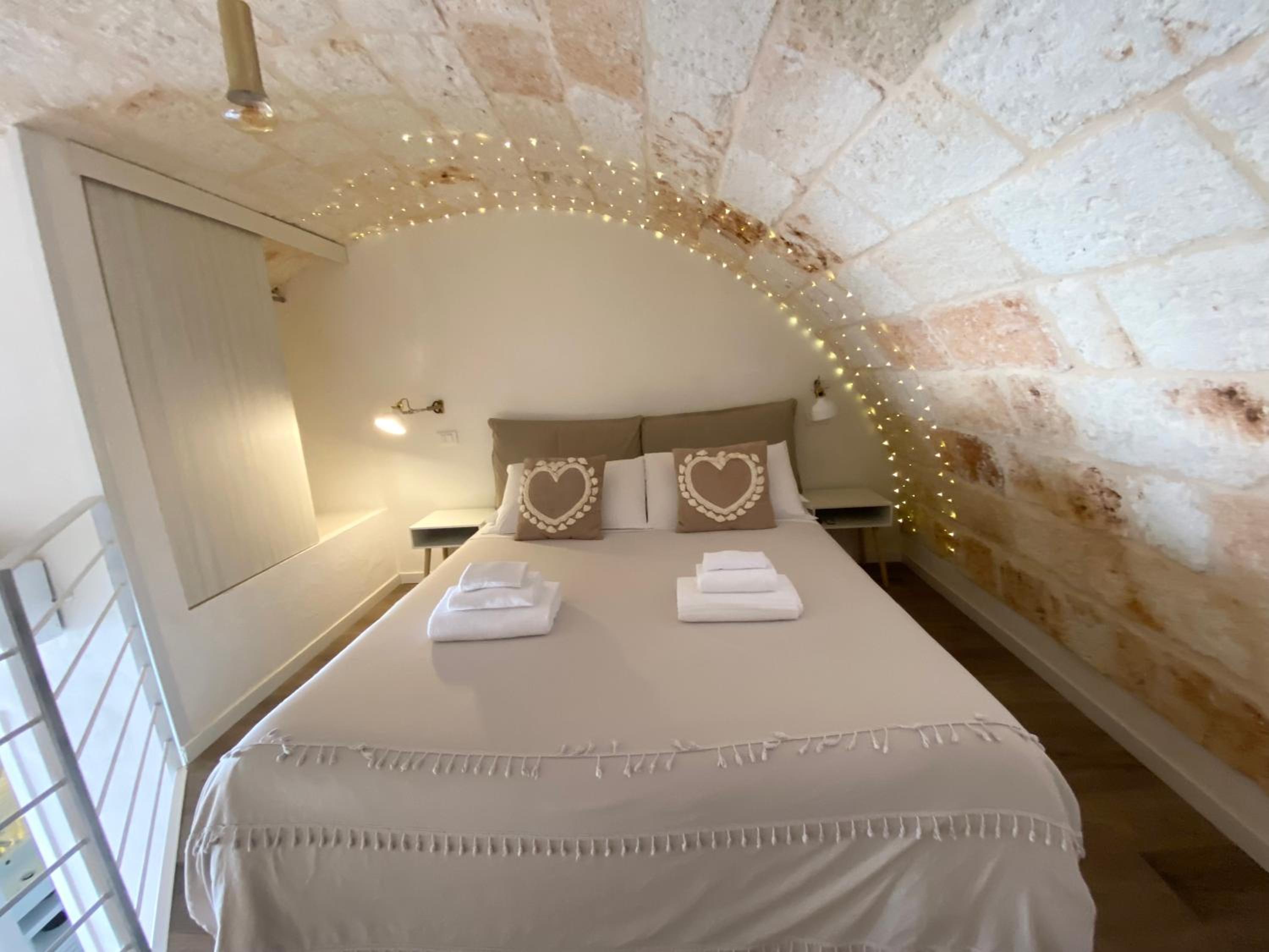 Double Room with Spa Bath - Photo 41