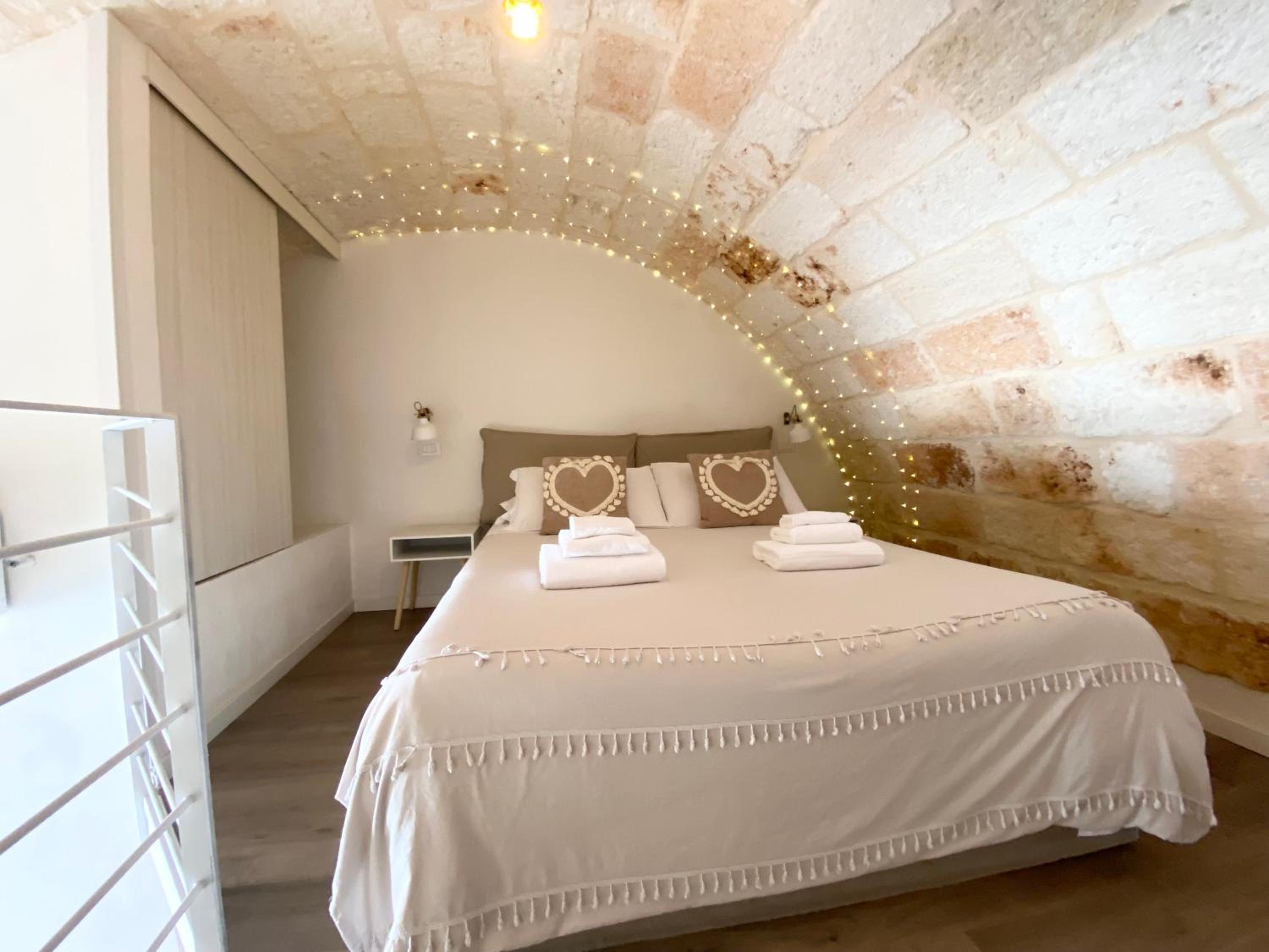 Double Room with Spa Bath - Photo 40