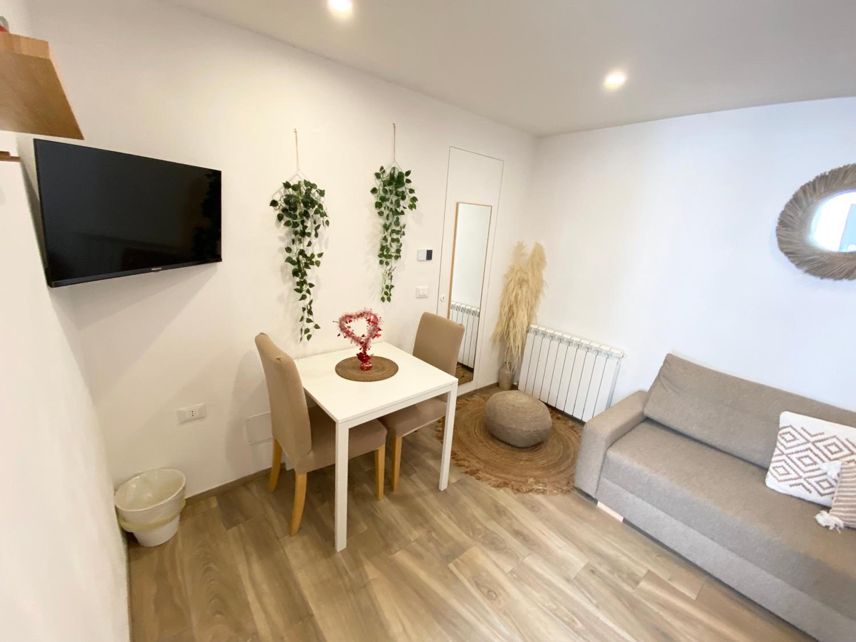 Double Room with Spa Bath - Photo 34