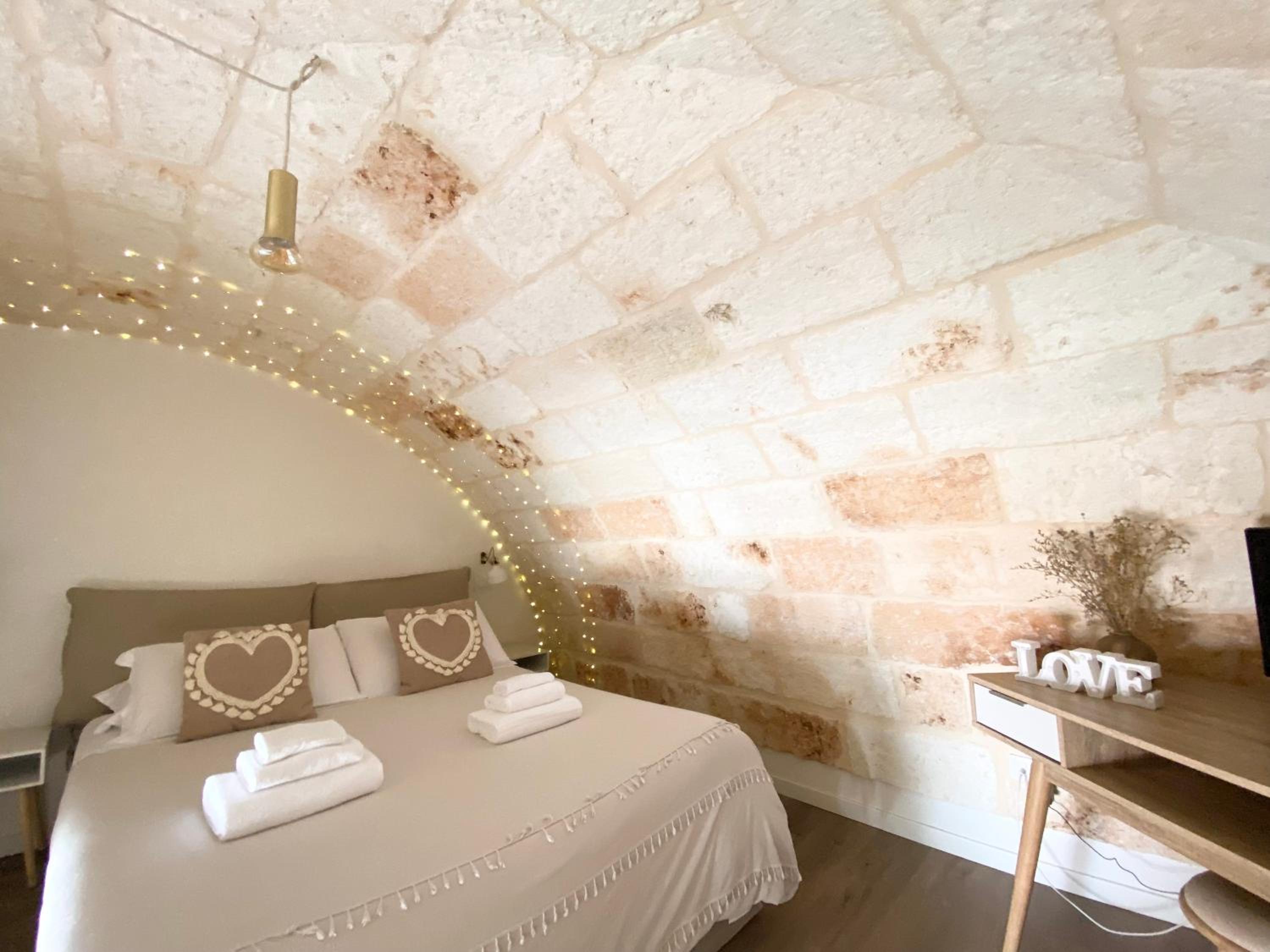 Double Room with Spa Bath - Photo 38