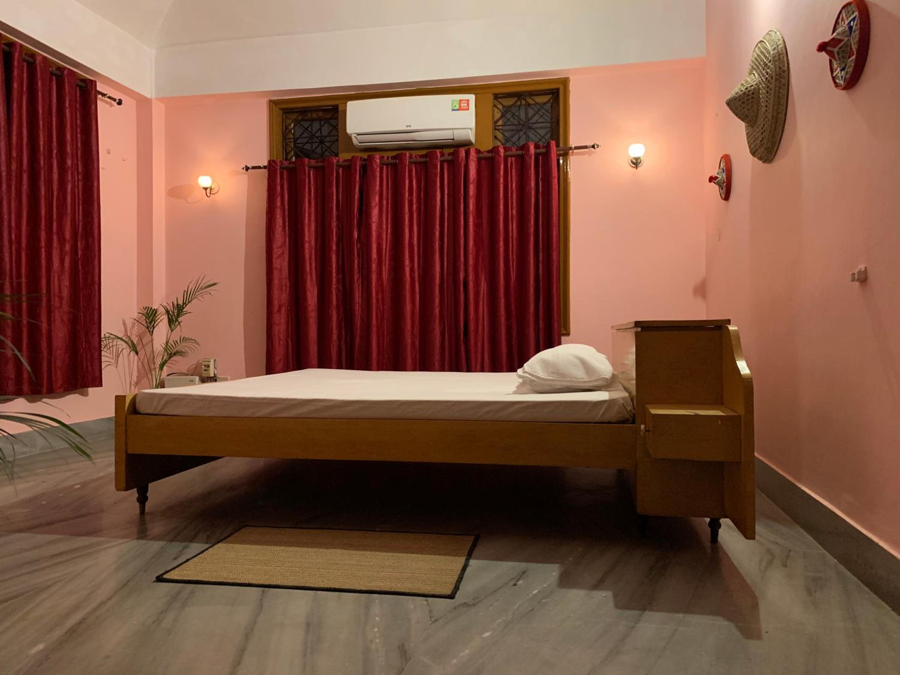 Economy Double Room photo 2