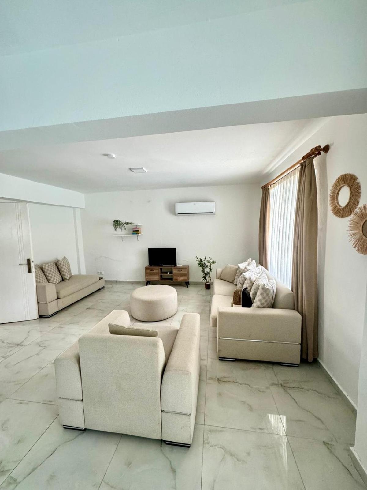 Villa photo 2