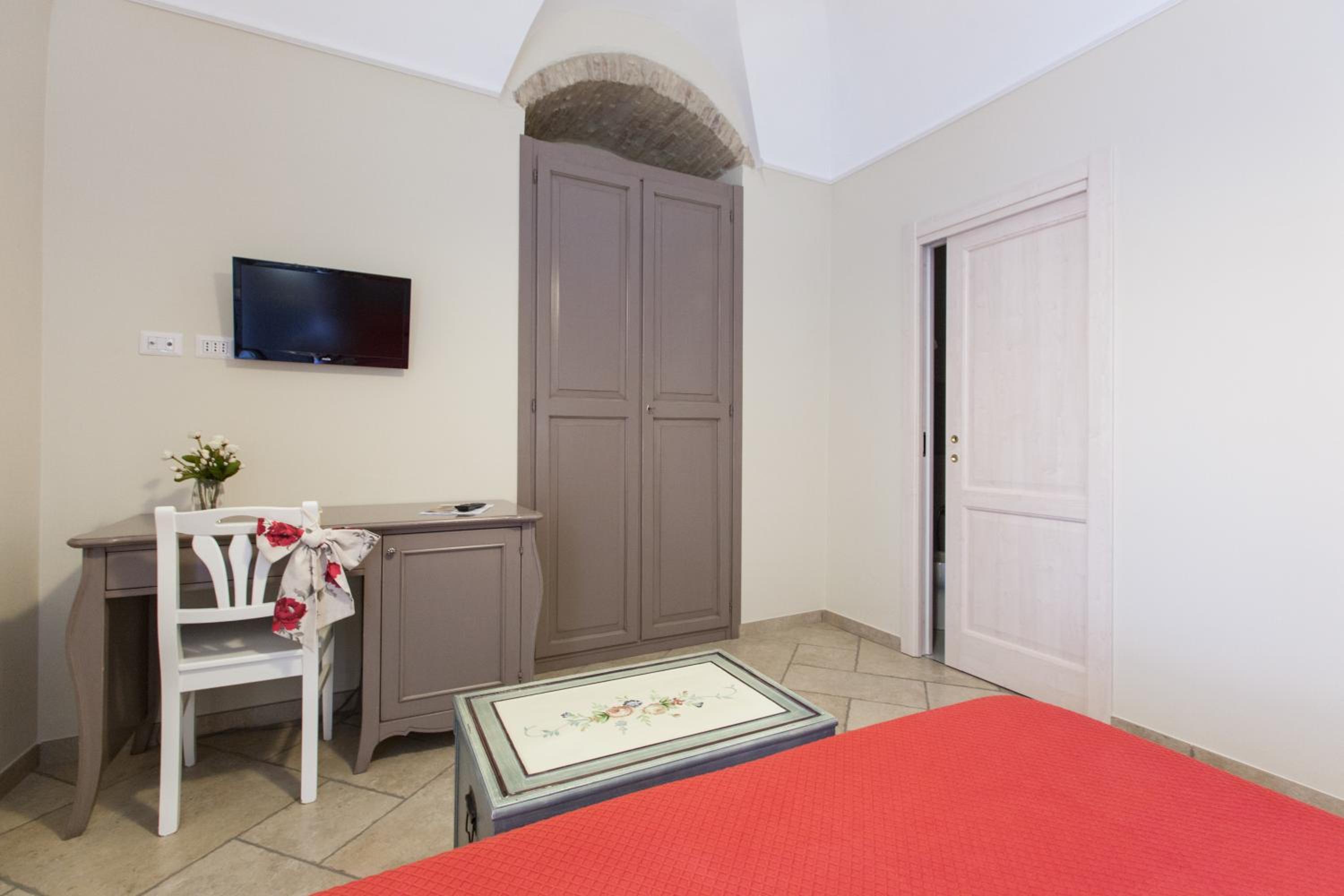 Double or Twin Room with Balcony photo 2