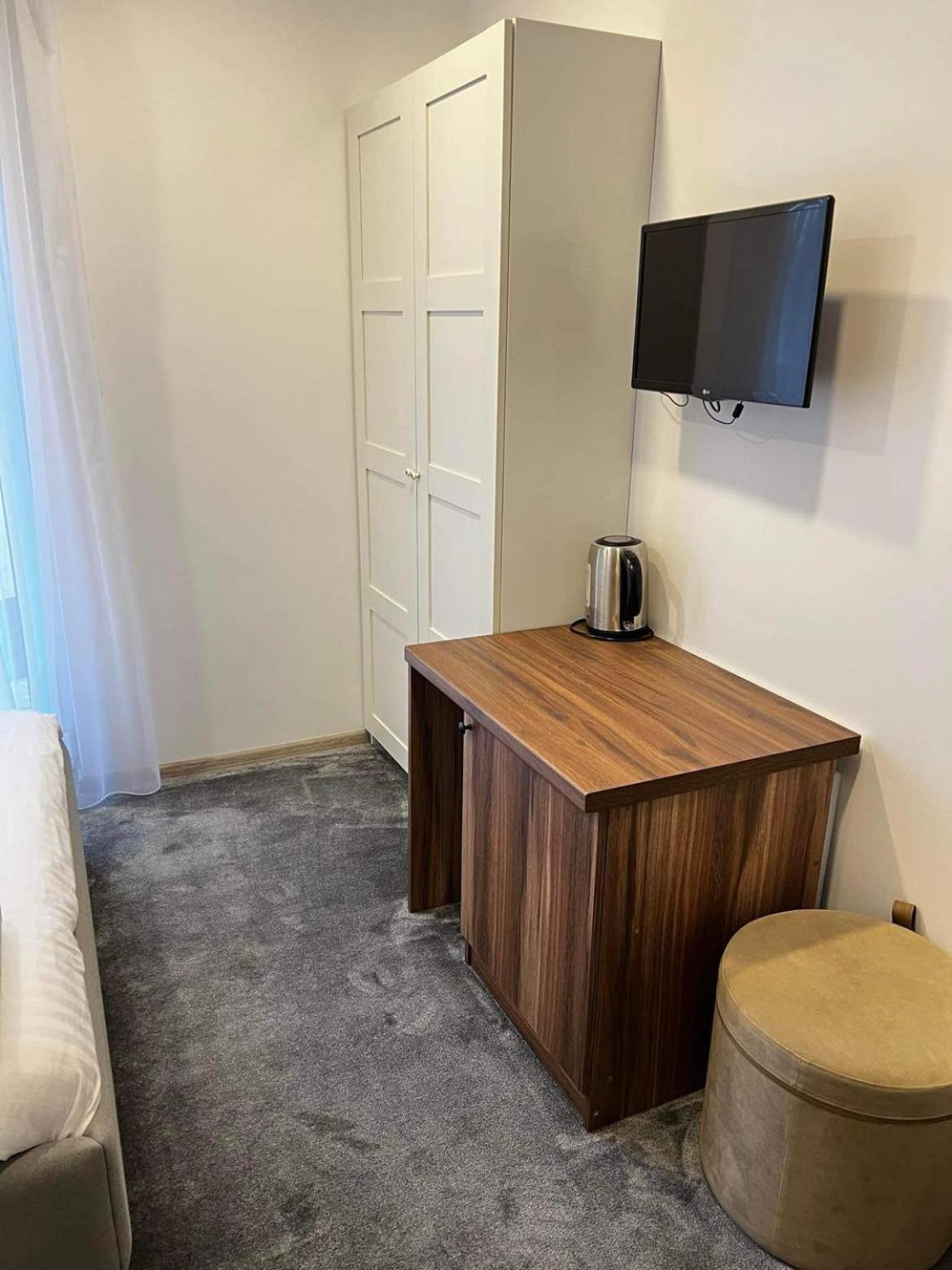 Double Room with Private Bathroom photo 3