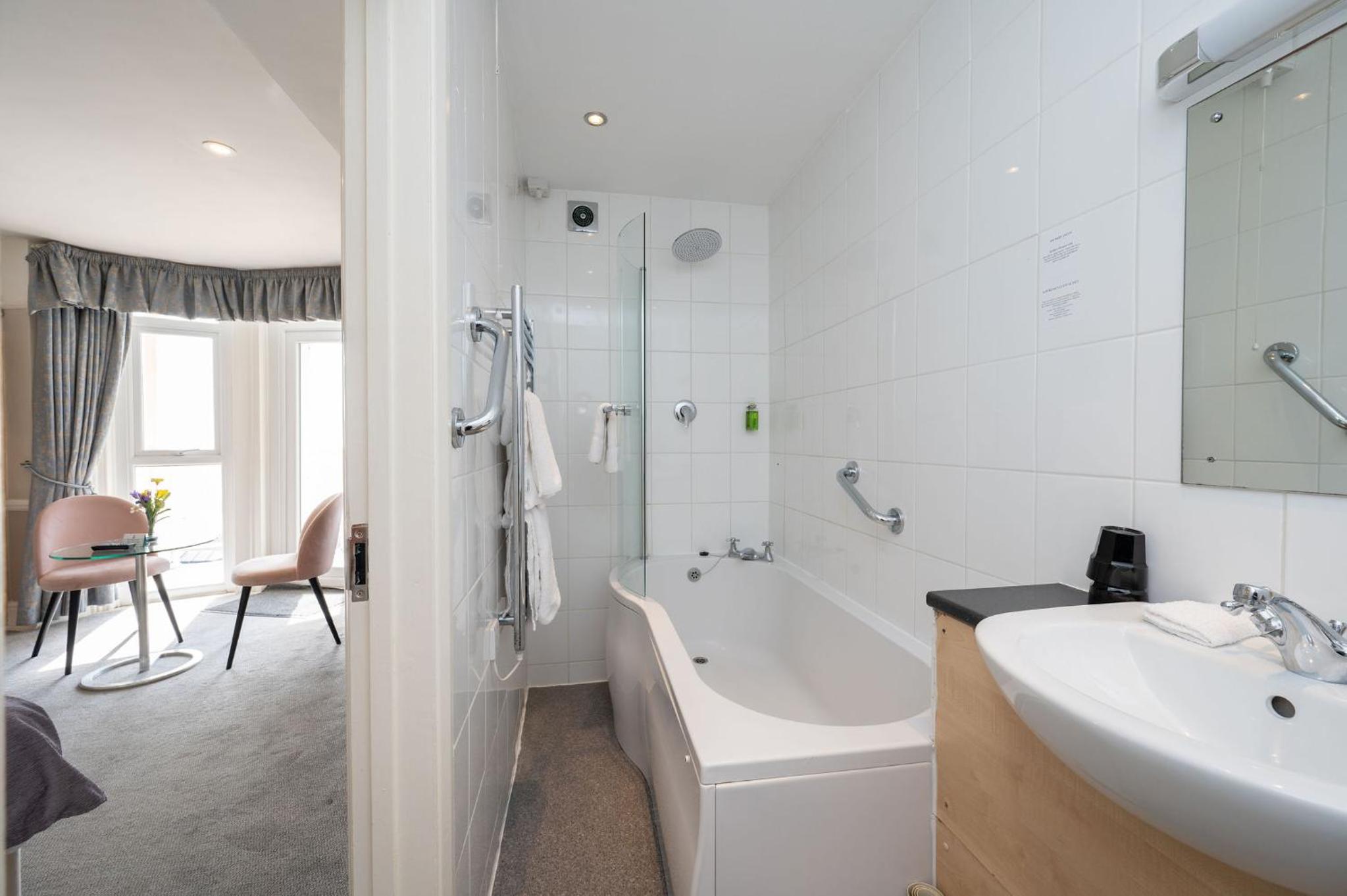 Double Room with Balcony and Sea View - Photo 7