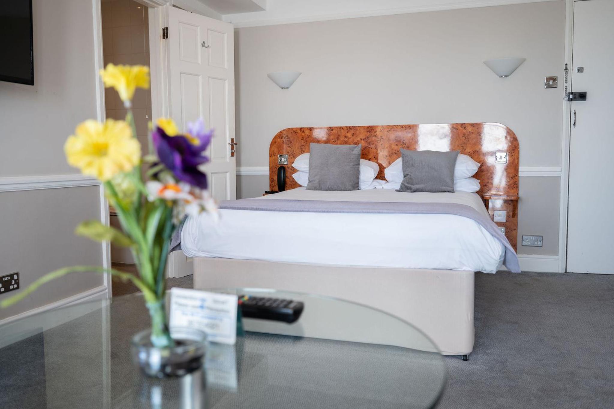 Double Room with Balcony and Sea View - Photo 1
