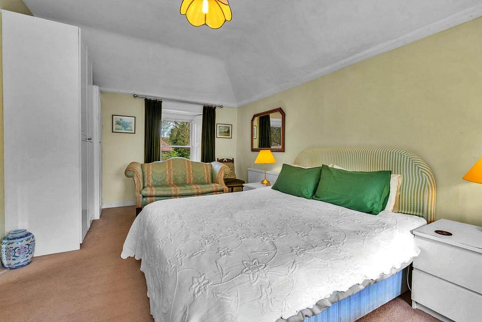 Three-Bedroom House photo 3