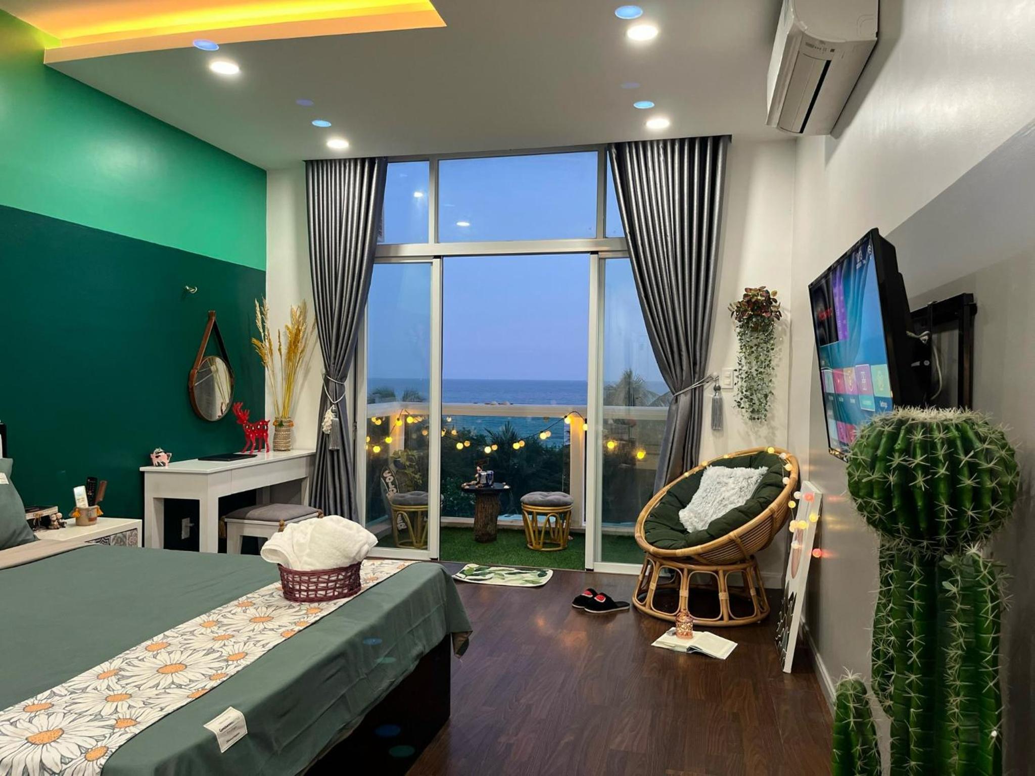 One-Bedroom Apartment photo 1