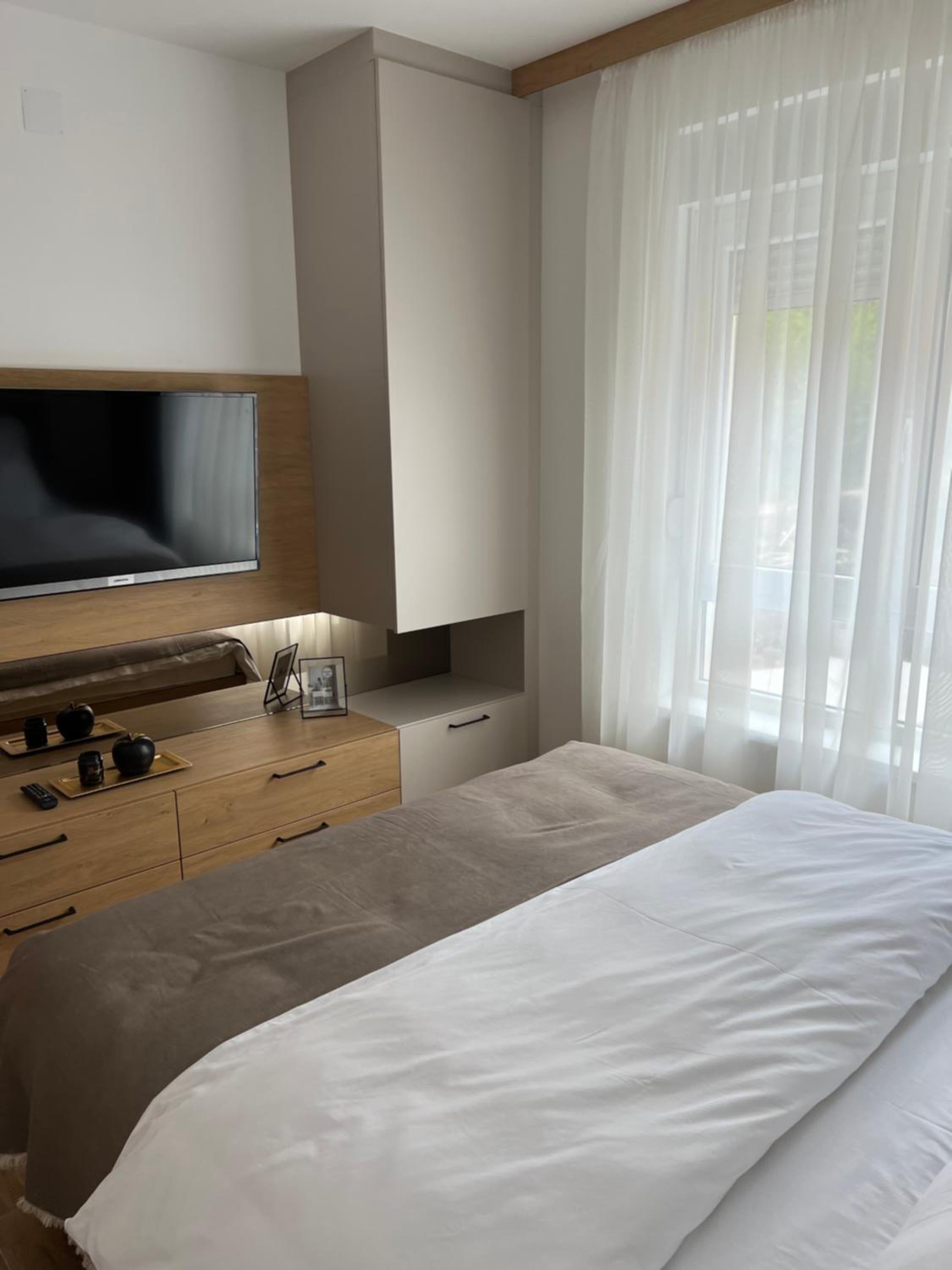 One-Bedroom Apartment photo 2