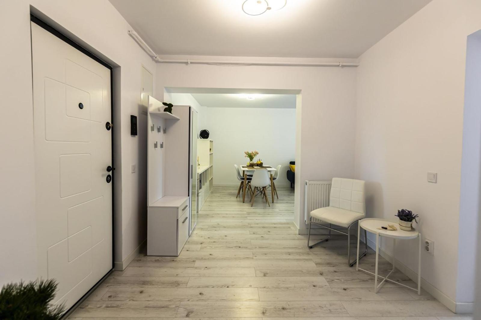 One-Bedroom Apartment with Balcony photo 1