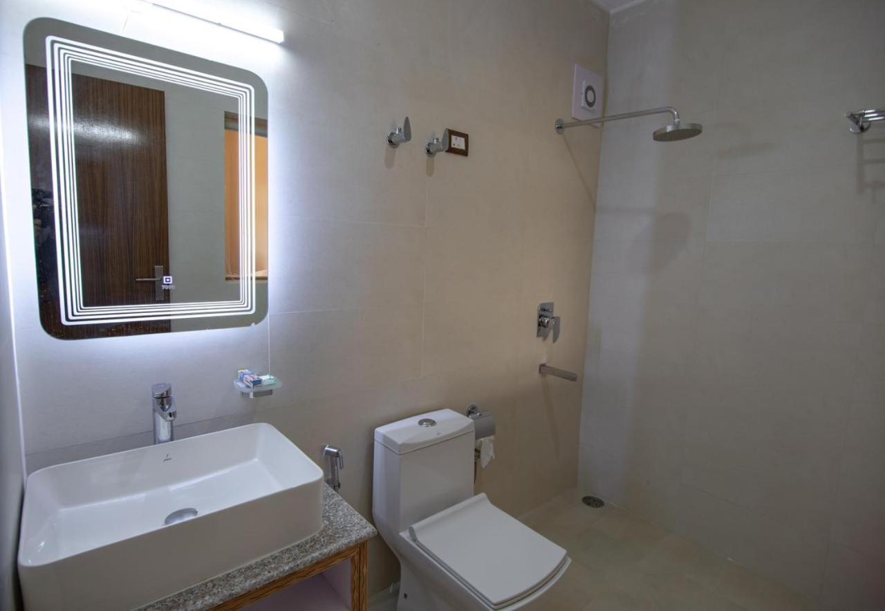 Deluxe Double Room with Balcony photo 3